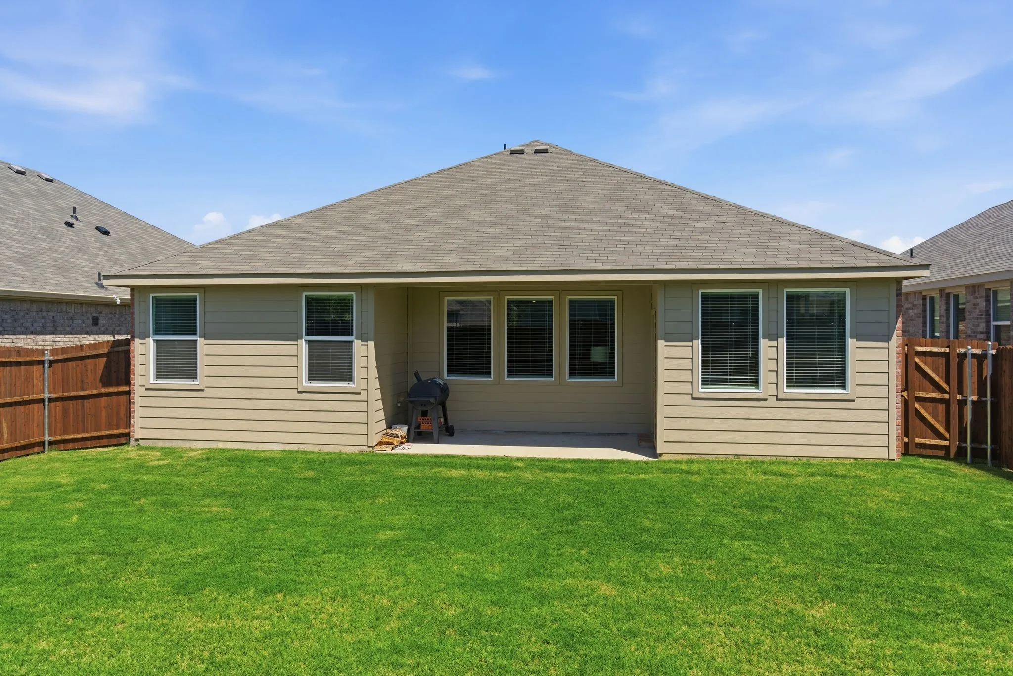 Single Family Residence For Sale in Denton County , 339 Texas Trail, Justin, Texas 76247, 3 Bedroom, 3 Bathroom, 2 Garage spaces, 1,601 Sqft, built in 2024, Preowned, mls#21234744, Real Estate Agent in Justin, Homes For Sale in Denton county, Homes For Sale in Justin, Realtor in Justin Texas, Real Estate Brokerage Independent Realty Texas, Luminita Cordes Realtor