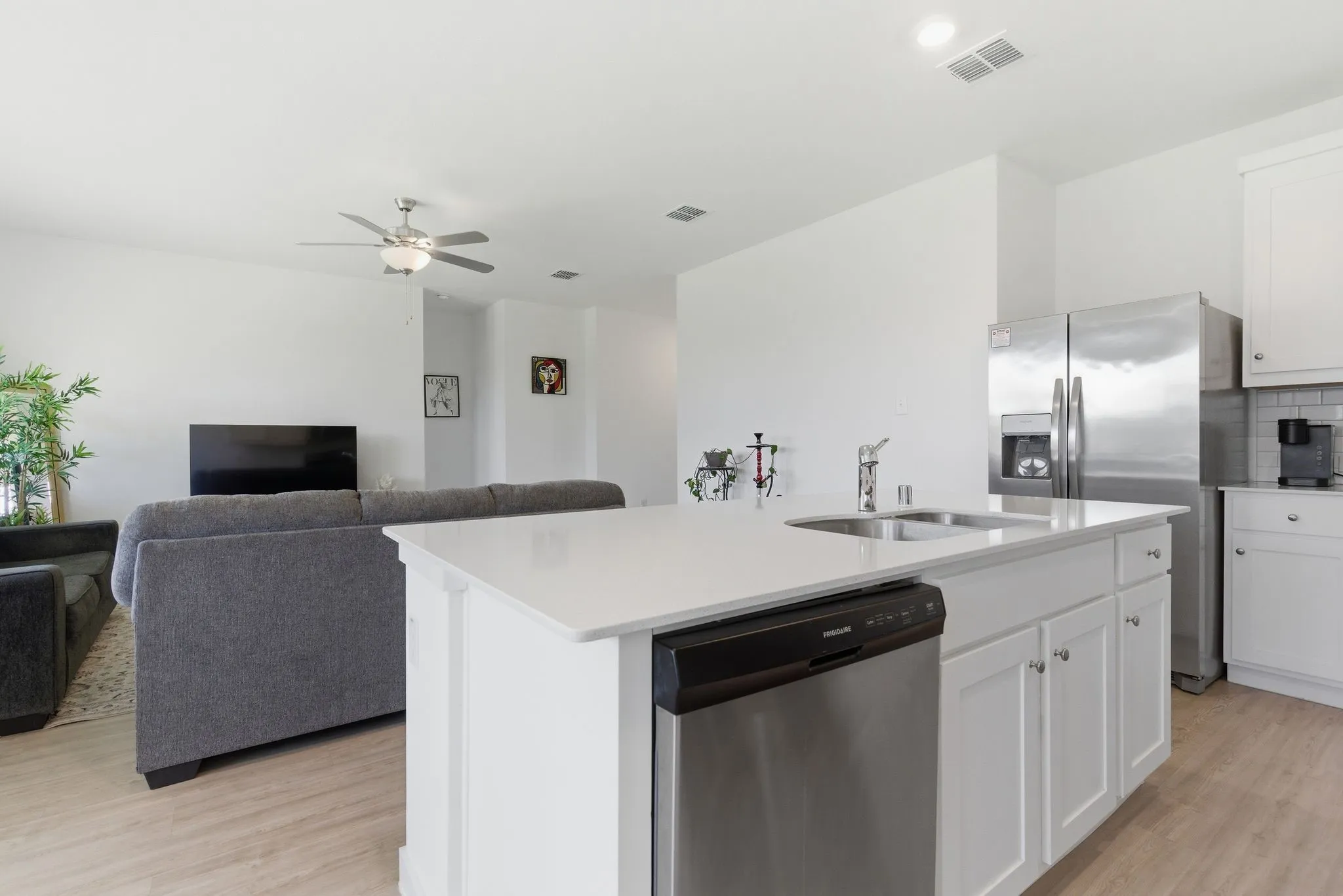 Single Family Residence For Sale in Denton County , 339 Texas Trail, Justin, Texas 76247, 3 Bedroom, 3 Bathroom, 2 Garage spaces, 1,601 Sqft, built in 2024, Preowned, mls#21234744, Real Estate Agent in Justin, Homes For Sale in Denton county, Homes For Sale in Justin, Realtor in Justin Texas, Real Estate Brokerage Independent Realty Texas, Luminita Cordes Realtor