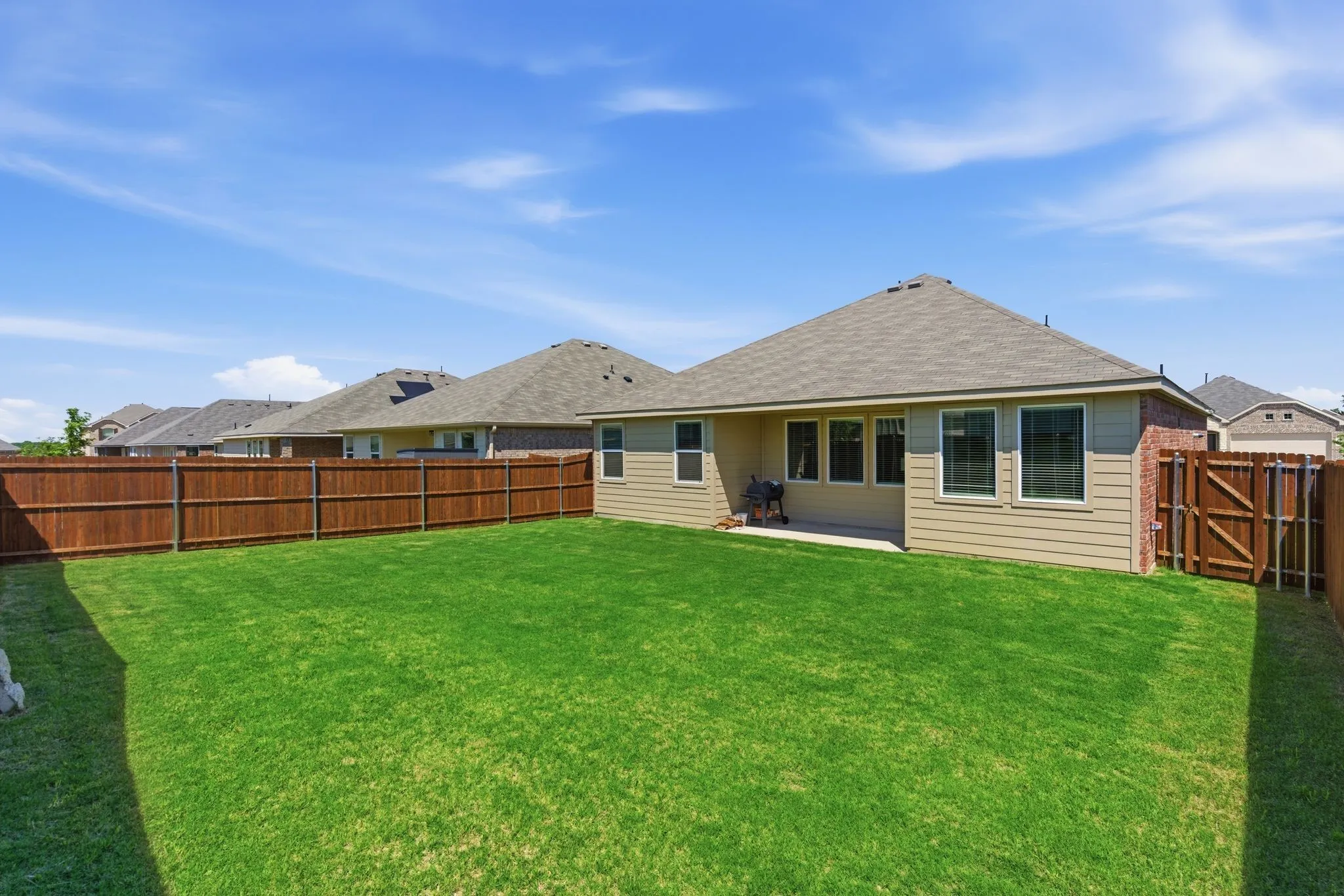 Single Family Residence For Sale in Denton County , 339 Texas Trail, Justin, Texas 76247, 3 Bedroom, 3 Bathroom, 2 Garage spaces, 1,601 Sqft, built in 2024, Preowned, mls#21234744, Real Estate Agent in Justin, Homes For Sale in Denton county, Homes For Sale in Justin, Realtor in Justin Texas, Real Estate Brokerage Independent Realty Texas, Luminita Cordes Realtor