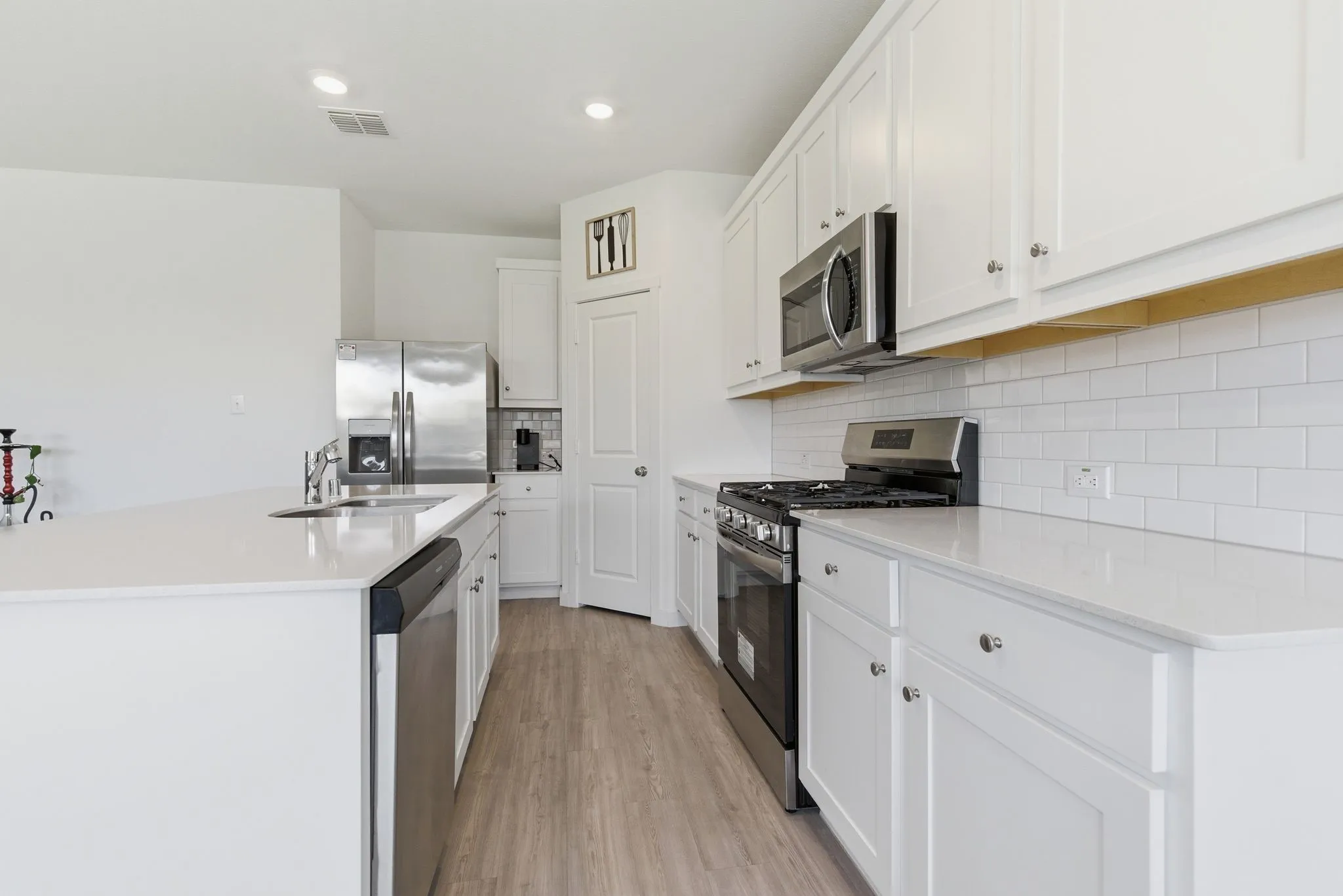 Single Family Residence For Sale in Denton County , 339 Texas Trail, Justin, Texas 76247, 3 Bedroom, 3 Bathroom, 2 Garage spaces, 1,601 Sqft, built in 2024, Preowned, mls#21234744, Real Estate Agent in Justin, Homes For Sale in Denton county, Homes For Sale in Justin, Realtor in Justin Texas, Real Estate Brokerage Independent Realty Texas, Luminita Cordes Realtor