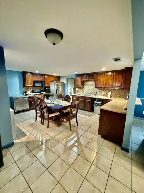 Single Family Residence For Sale in Tarrant County , 9619 Santa Monica Drive, Fort Worth, Texas 76116, 4 Bedrooms, 3 Bathrooms, Garage spaces, 2,779 Sqft, built in 2002, Price $349,000, mls#21252627, Real Estate Agent in Fort Worth, Homes For Sale in Tarrant county, Homes For Sale in Fort Worth, Realtor in Fort Worth Texas, Real Estate Brokerage Independent Realty Texas, Luminita Cordes Realtor
