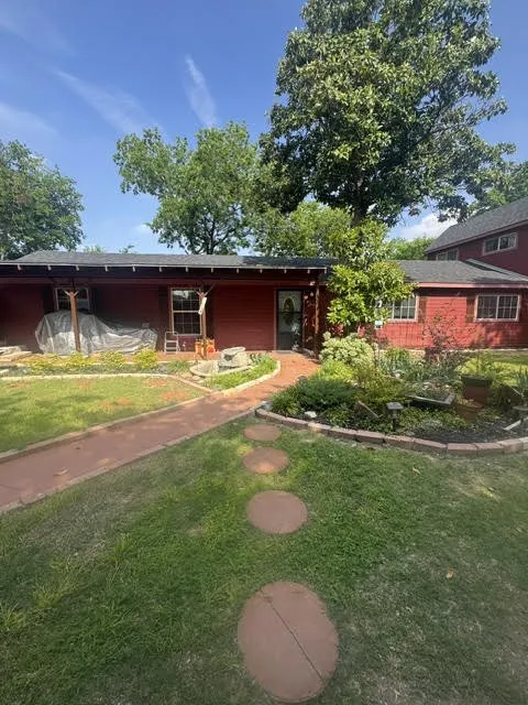 Single Family Residence For Sale in Tarrant County , 9619 Santa Monica Drive, Fort Worth, Texas 76116, 4 Bedrooms, 3 Bathrooms, Garage spaces, 2,779 Sqft, built in 2002, Price $349,000, mls#21252627, Real Estate Agent in Fort Worth, Homes For Sale in Tarrant county, Homes For Sale in Fort Worth, Realtor in Fort Worth Texas, Real Estate Brokerage Independent Realty Texas, Luminita Cordes Realtor