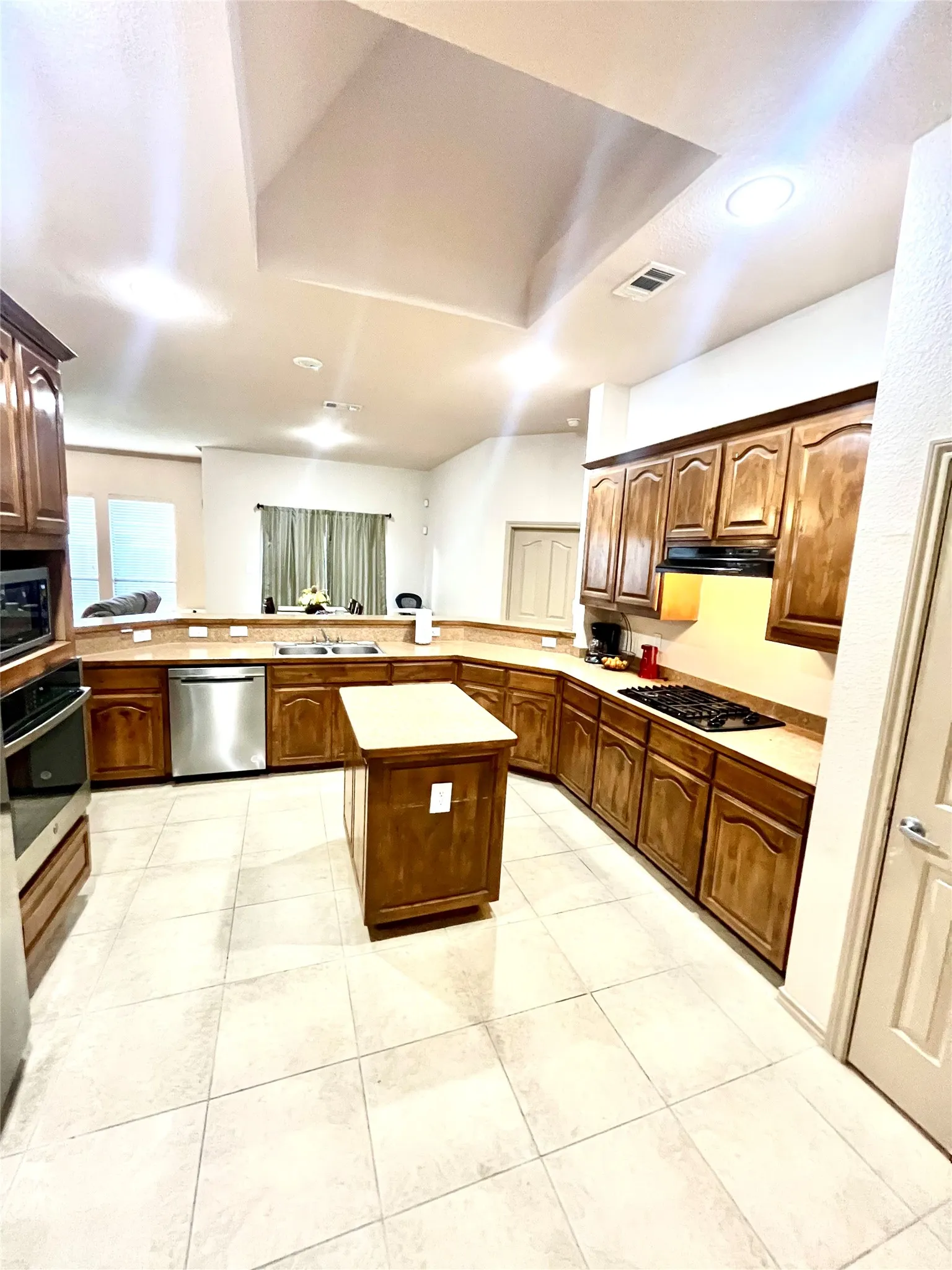 Single Family Residence For Sale in Dallas County , 1113 Devonshire Drive, Glenn Heights, Texas 75154, 3 Bedroom, 2 Bathroom, 2 Garage spaces, 2,208 Sqft, built in 2007, mls#21247754, Real Estate Agent in Glenn Heights, Homes For Sale in Dallas county, Homes For Sale in Glenn Heights, Realtor in Glenn Heights Texas, Real Estate Brokerage Independent Realty Texas, Luminita Cordes Realtor