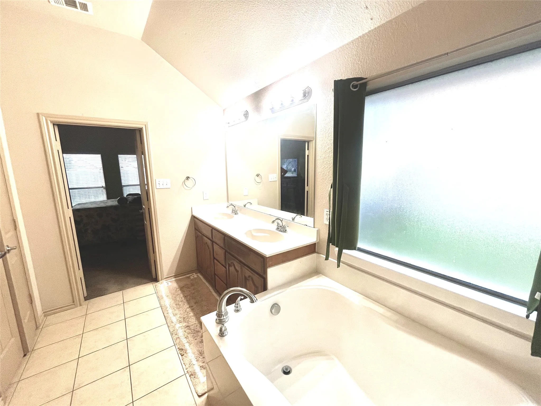 Single Family Residence For Sale in Dallas County , 1113 Devonshire Drive, Glenn Heights, Texas 75154, 3 Bedroom, 2 Bathroom, 2 Garage spaces, 2,208 Sqft, built in 2007, mls#21247754, Real Estate Agent in Glenn Heights, Homes For Sale in Dallas county, Homes For Sale in Glenn Heights, Realtor in Glenn Heights Texas, Real Estate Brokerage Independent Realty Texas, Luminita Cordes Realtor