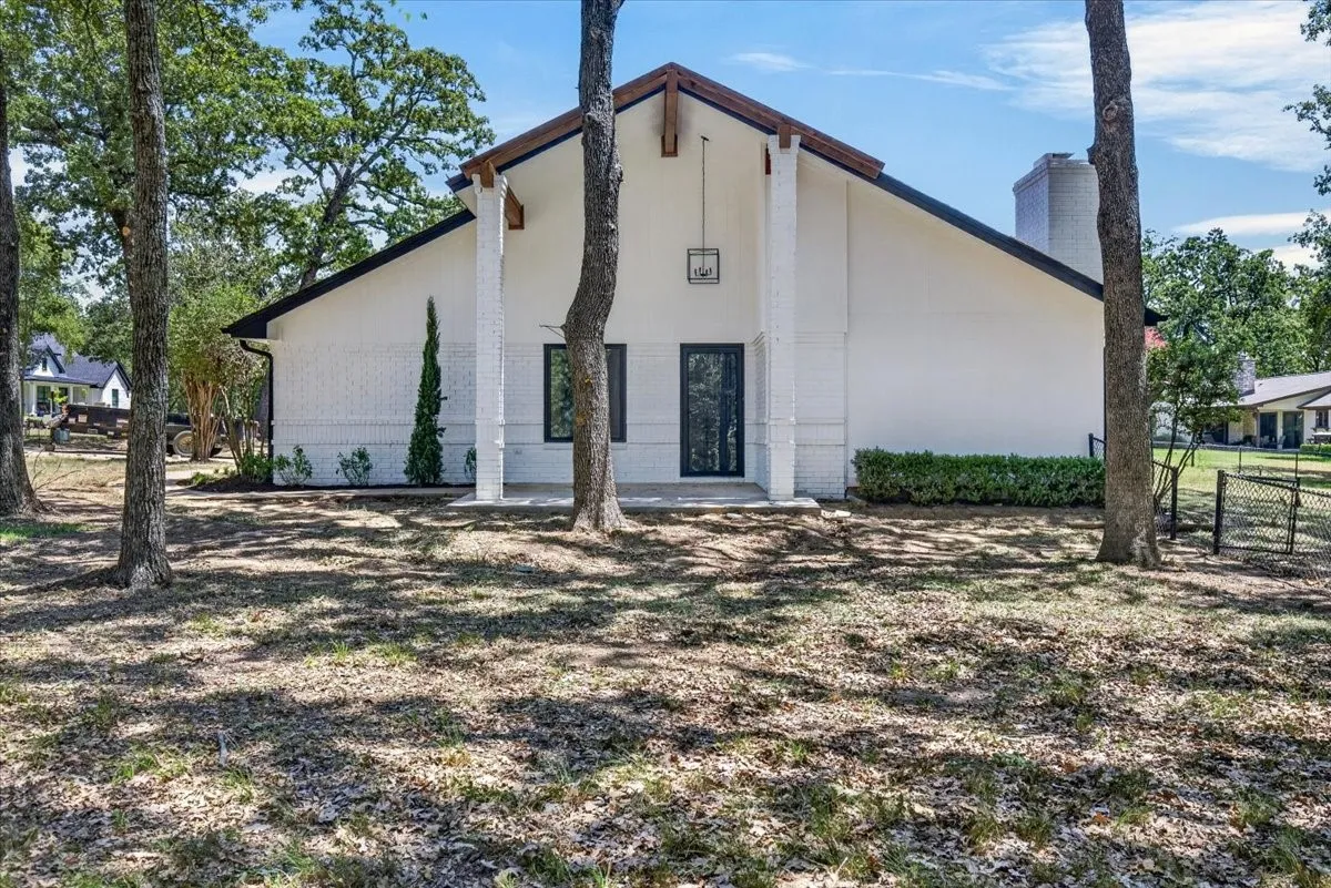 Single Family Residence For Sale in Henderson County , 172 Colonial Drive, Mabank, Texas 75156, 3 Bedroom, 2 Bathroom, 2 Garage spaces, 1,494 Sqft, built in 1986, Preowned, mls#21252677, Real Estate Agent in Mabank, Homes For Sale in Henderson county, Homes For Sale in Mabank, Realtor in Mabank Texas, Real Estate Brokerage Independent Realty Texas, Luminita Cordes Realtor