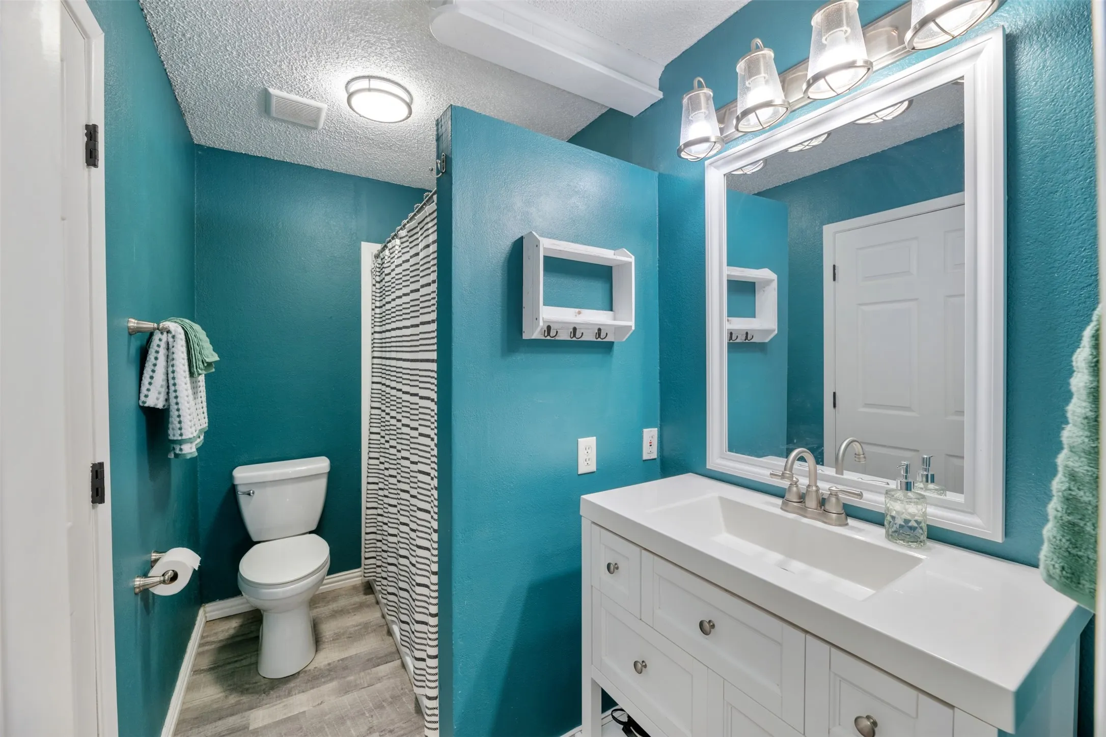 Single Family Residence For Sale in Parker County , 2268 Tanglewood Street, Weatherford, Texas 76085, 4 Bedroom, 2 Bathroom, 2 Garage spaces, 1,913 Sqft, built in 1979, mls#21240329, Real Estate Agent in Weatherford, Homes For Sale in Parker county, Homes For Sale in Weatherford, Realtor in Weatherford Texas, Real Estate Brokerage Independent Realty Texas, Luminita Cordes Realtor