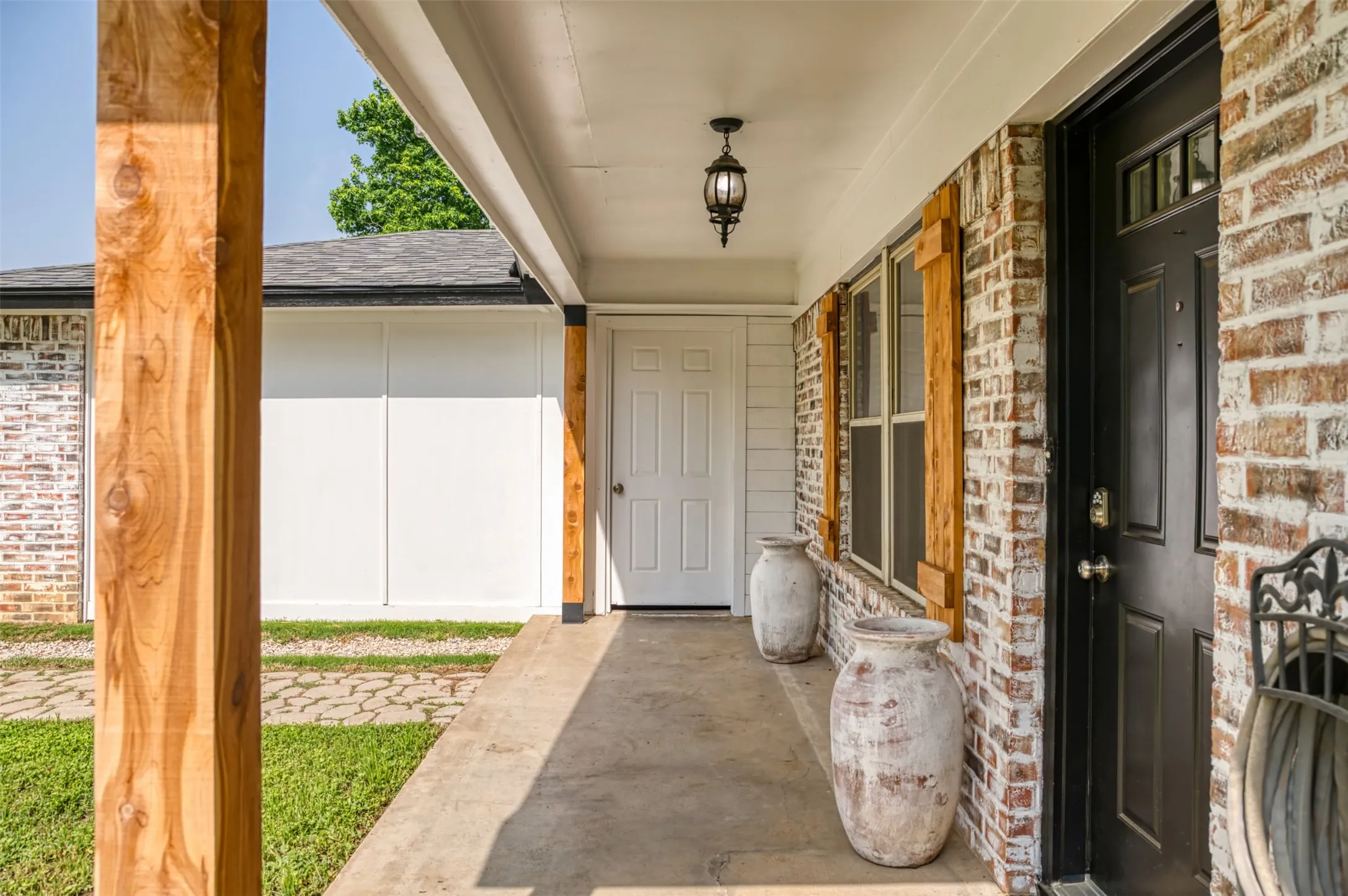 Single Family Residence For Sale in Parker County , 2268 Tanglewood Street, Weatherford, Texas 76085, 4 Bedroom, 2 Bathroom, 2 Garage spaces, 1,913 Sqft, built in 1979, mls#21240329, Real Estate Agent in Weatherford, Homes For Sale in Parker county, Homes For Sale in Weatherford, Realtor in Weatherford Texas, Real Estate Brokerage Independent Realty Texas, Luminita Cordes Realtor