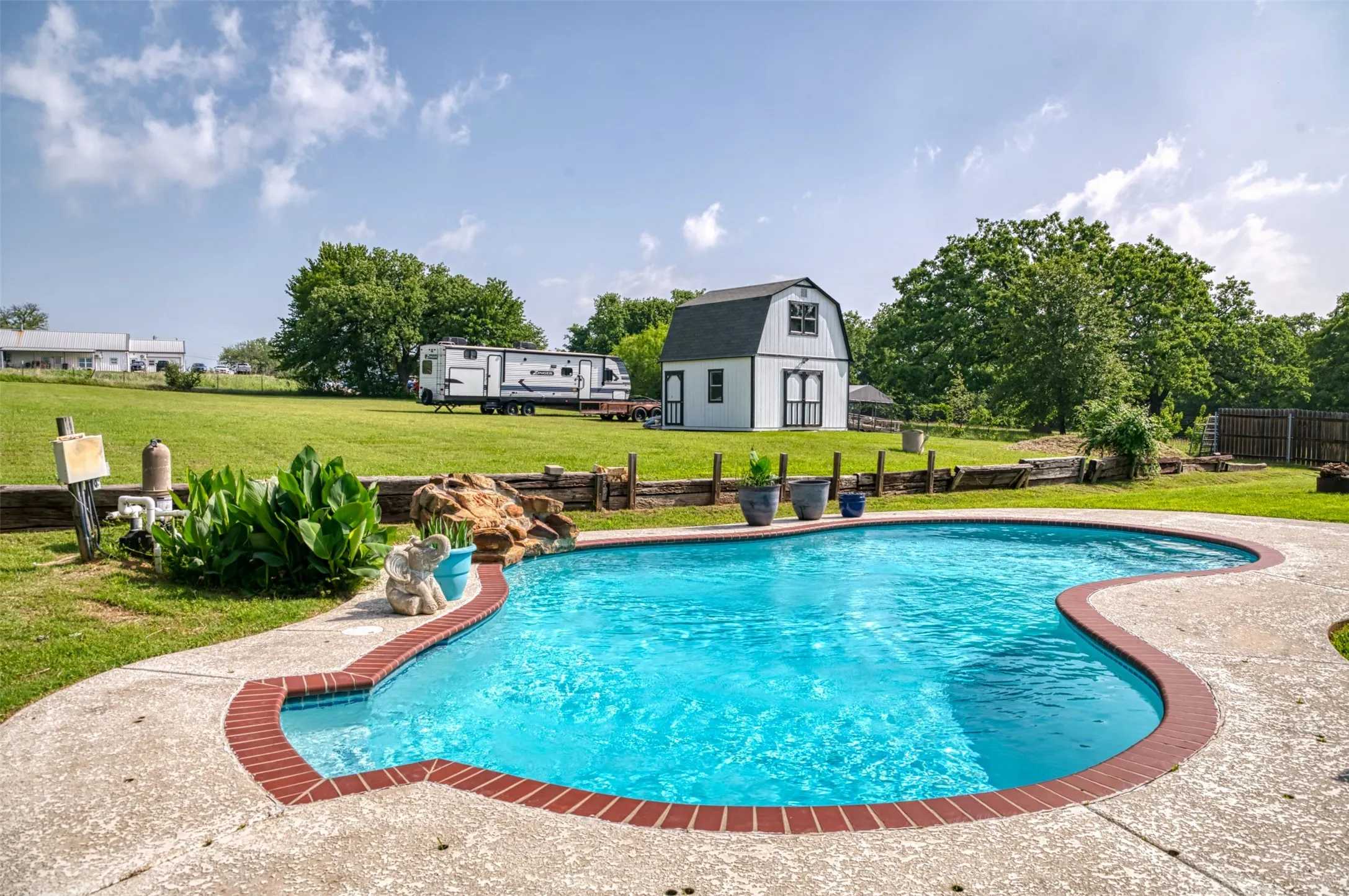 Single Family Residence For Sale in Parker County , 2268 Tanglewood Street, Weatherford, Texas 76085, 4 Bedroom, 2 Bathroom, 2 Garage spaces, 1,913 Sqft, built in 1979, mls#21240329, Real Estate Agent in Weatherford, Homes For Sale in Parker county, Homes For Sale in Weatherford, Realtor in Weatherford Texas, Real Estate Brokerage Independent Realty Texas, Luminita Cordes Realtor