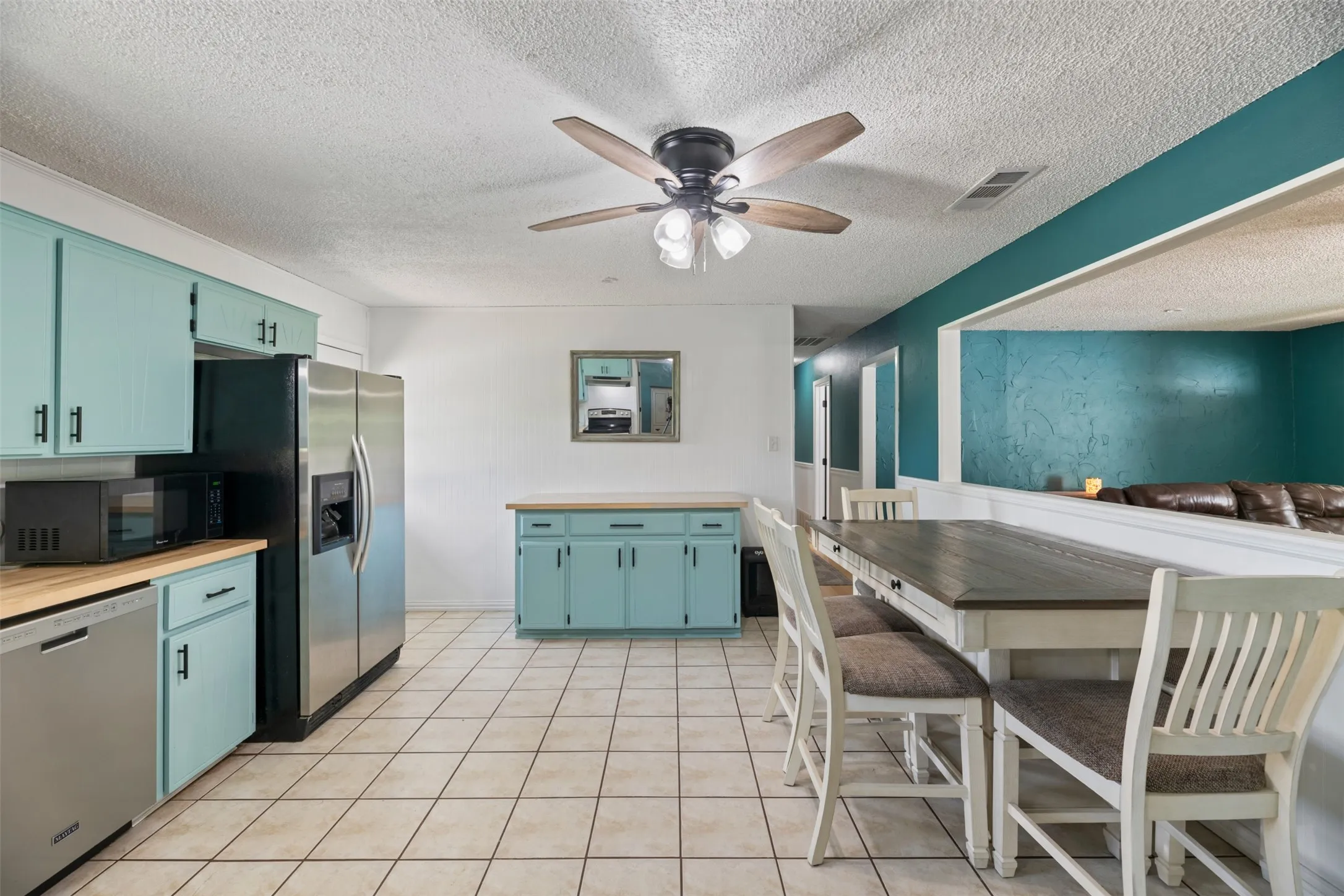 Single Family Residence For Sale in Parker County , 2268 Tanglewood Street, Weatherford, Texas 76085, 4 Bedroom, 2 Bathroom, 2 Garage spaces, 1,913 Sqft, built in 1979, mls#21240329, Real Estate Agent in Weatherford, Homes For Sale in Parker county, Homes For Sale in Weatherford, Realtor in Weatherford Texas, Real Estate Brokerage Independent Realty Texas, Luminita Cordes Realtor