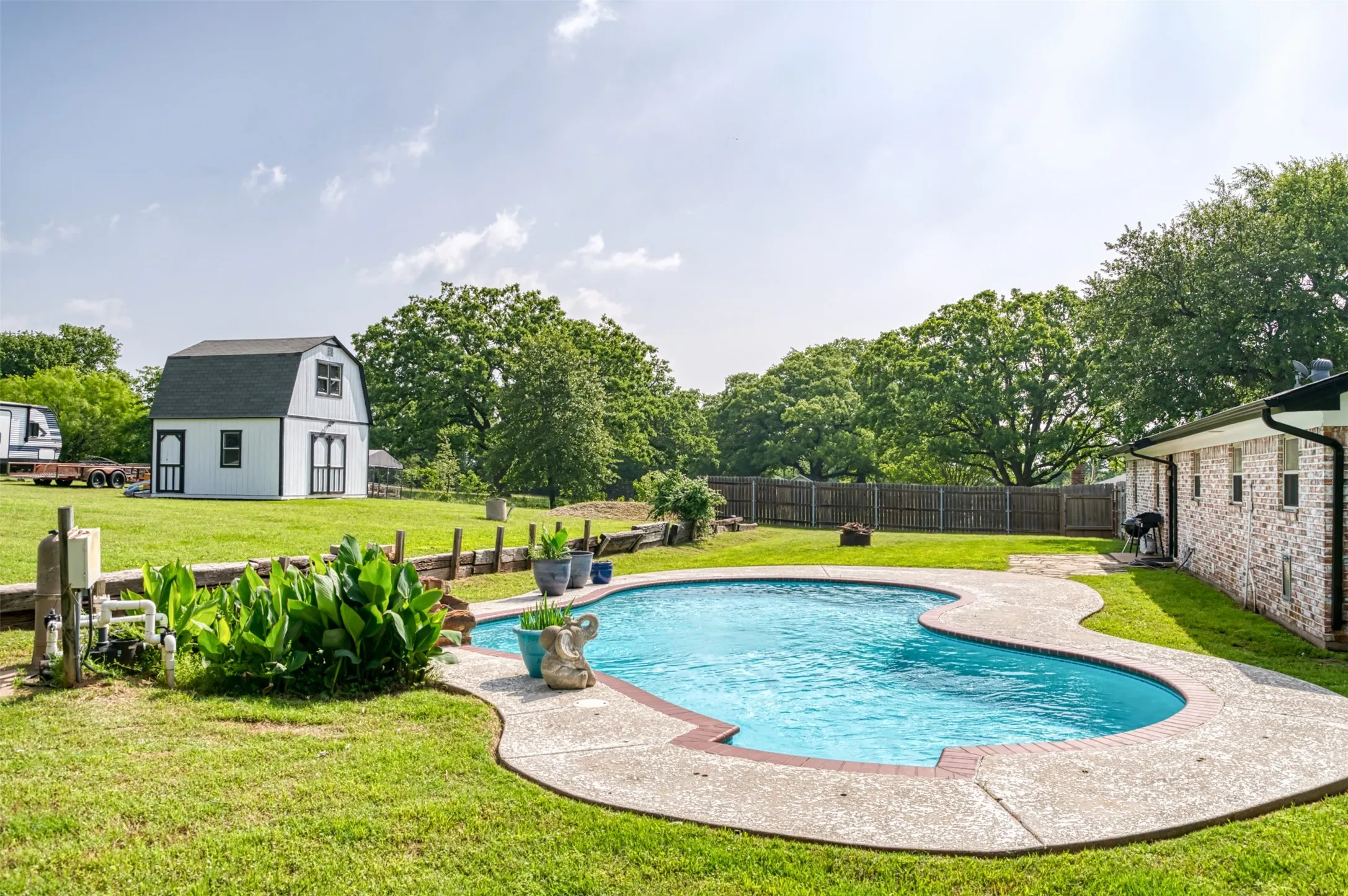 Single Family Residence For Sale in Parker County , 2268 Tanglewood Street, Weatherford, Texas 76085, 4 Bedroom, 2 Bathroom, 2 Garage spaces, 1,913 Sqft, built in 1979, mls#21240329, Real Estate Agent in Weatherford, Homes For Sale in Parker county, Homes For Sale in Weatherford, Realtor in Weatherford Texas, Real Estate Brokerage Independent Realty Texas, Luminita Cordes Realtor