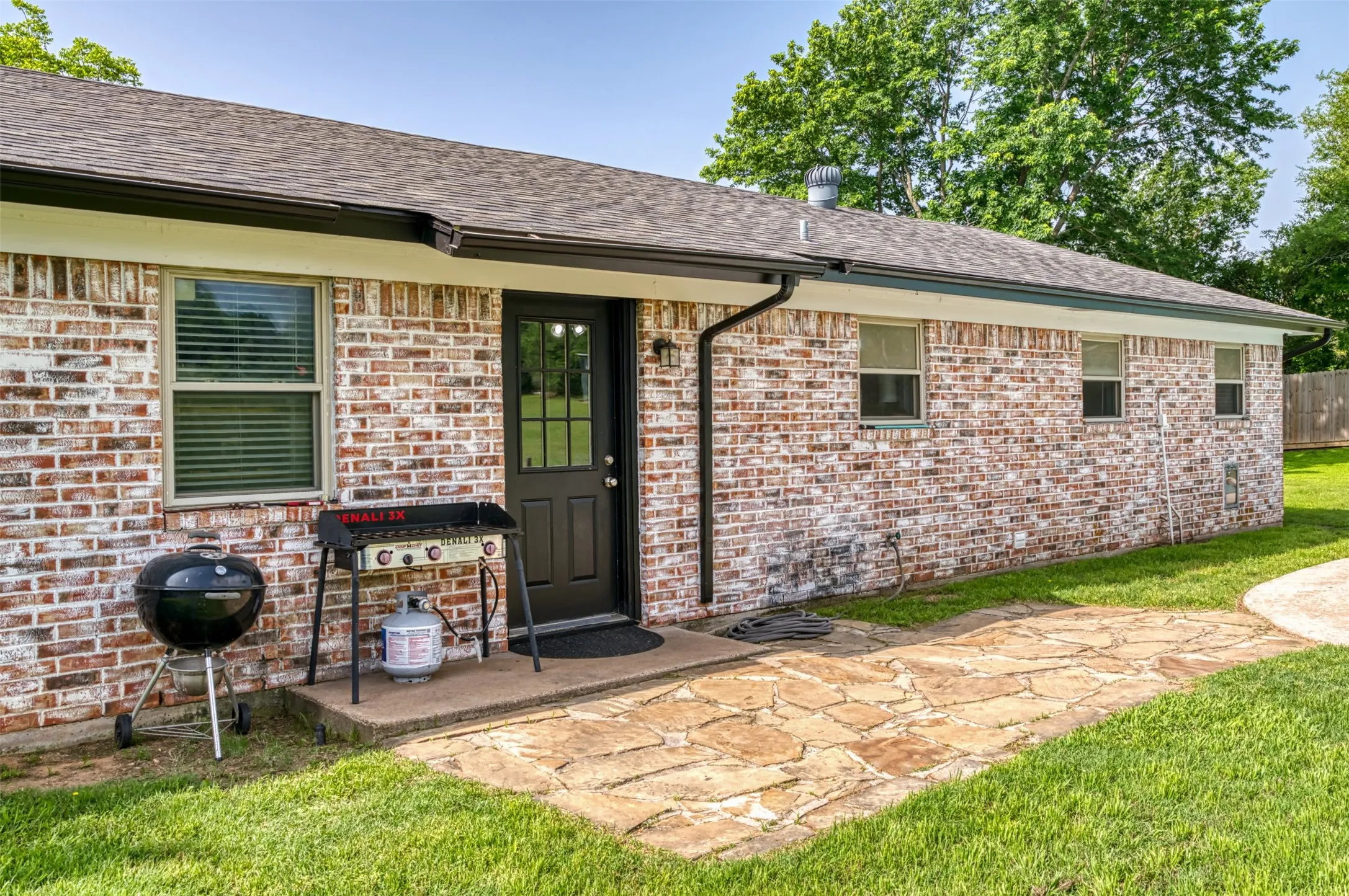 Single Family Residence For Sale in Parker County , 2268 Tanglewood Street, Weatherford, Texas 76085, 4 Bedroom, 2 Bathroom, 2 Garage spaces, 1,913 Sqft, built in 1979, mls#21240329, Real Estate Agent in Weatherford, Homes For Sale in Parker county, Homes For Sale in Weatherford, Realtor in Weatherford Texas, Real Estate Brokerage Independent Realty Texas, Luminita Cordes Realtor