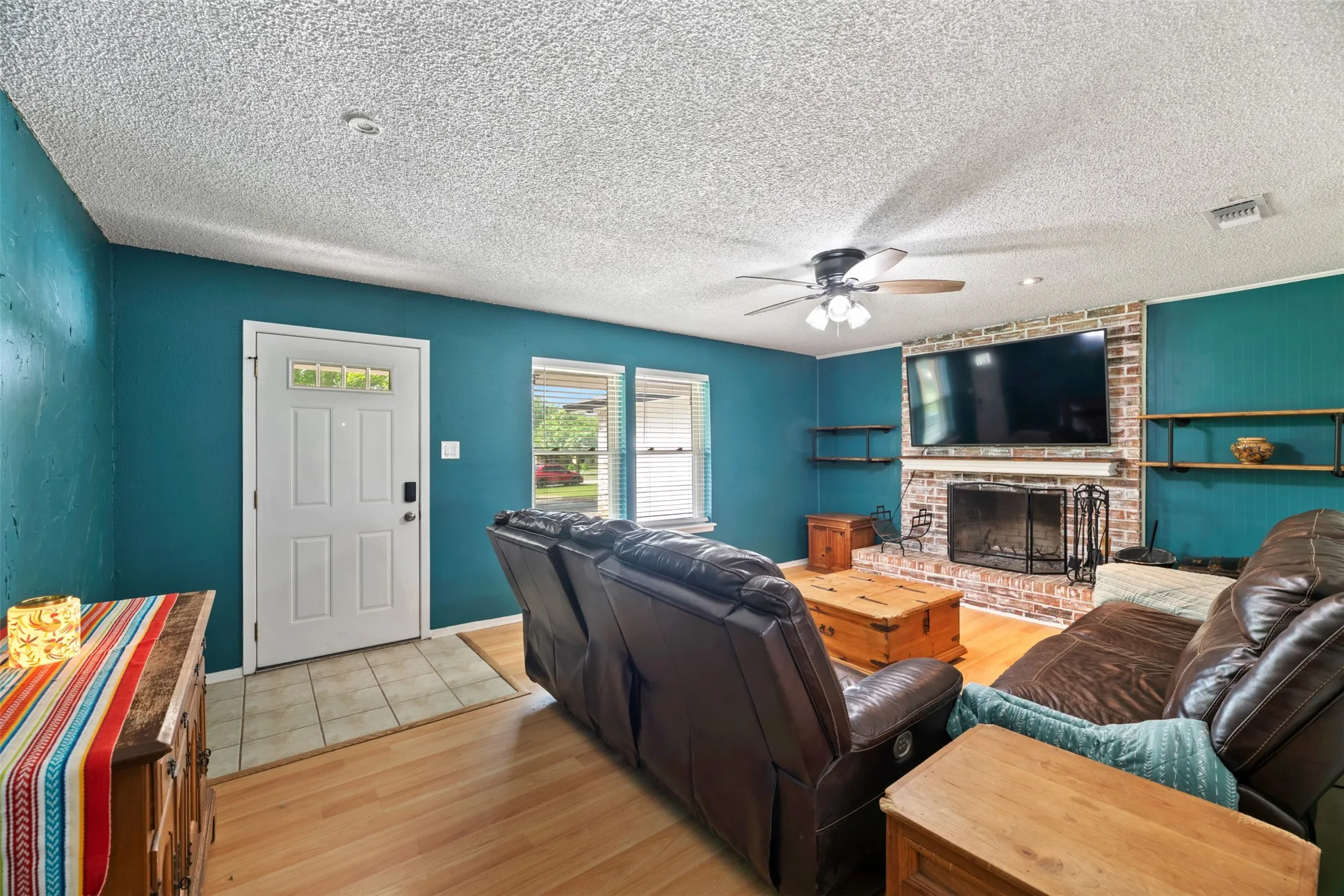 Single Family Residence For Sale in Parker County , 2268 Tanglewood Street, Weatherford, Texas 76085, 4 Bedroom, 2 Bathroom, 2 Garage spaces, 1,913 Sqft, built in 1979, mls#21240329, Real Estate Agent in Weatherford, Homes For Sale in Parker county, Homes For Sale in Weatherford, Realtor in Weatherford Texas, Real Estate Brokerage Independent Realty Texas, Luminita Cordes Realtor
