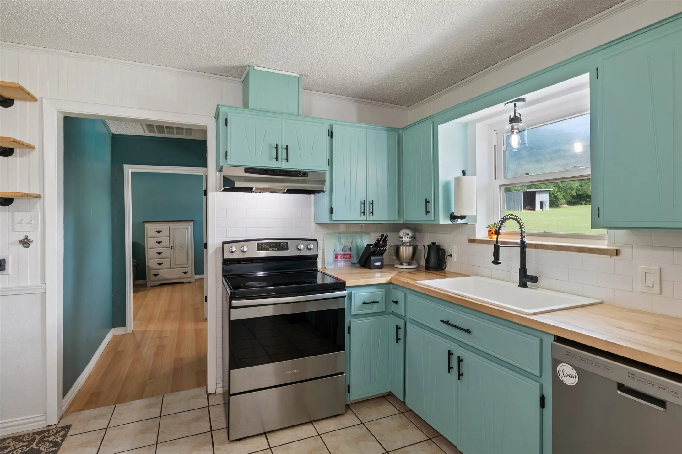 Single Family Residence For Sale in Parker County , 2268 Tanglewood Street, Weatherford, Texas 76085, 4 Bedroom, 2 Bathroom, 2 Garage spaces, 1,913 Sqft, built in 1979, mls#21240329, Real Estate Agent in Weatherford, Homes For Sale in Parker county, Homes For Sale in Weatherford, Realtor in Weatherford Texas, Real Estate Brokerage Independent Realty Texas, Luminita Cordes Realtor