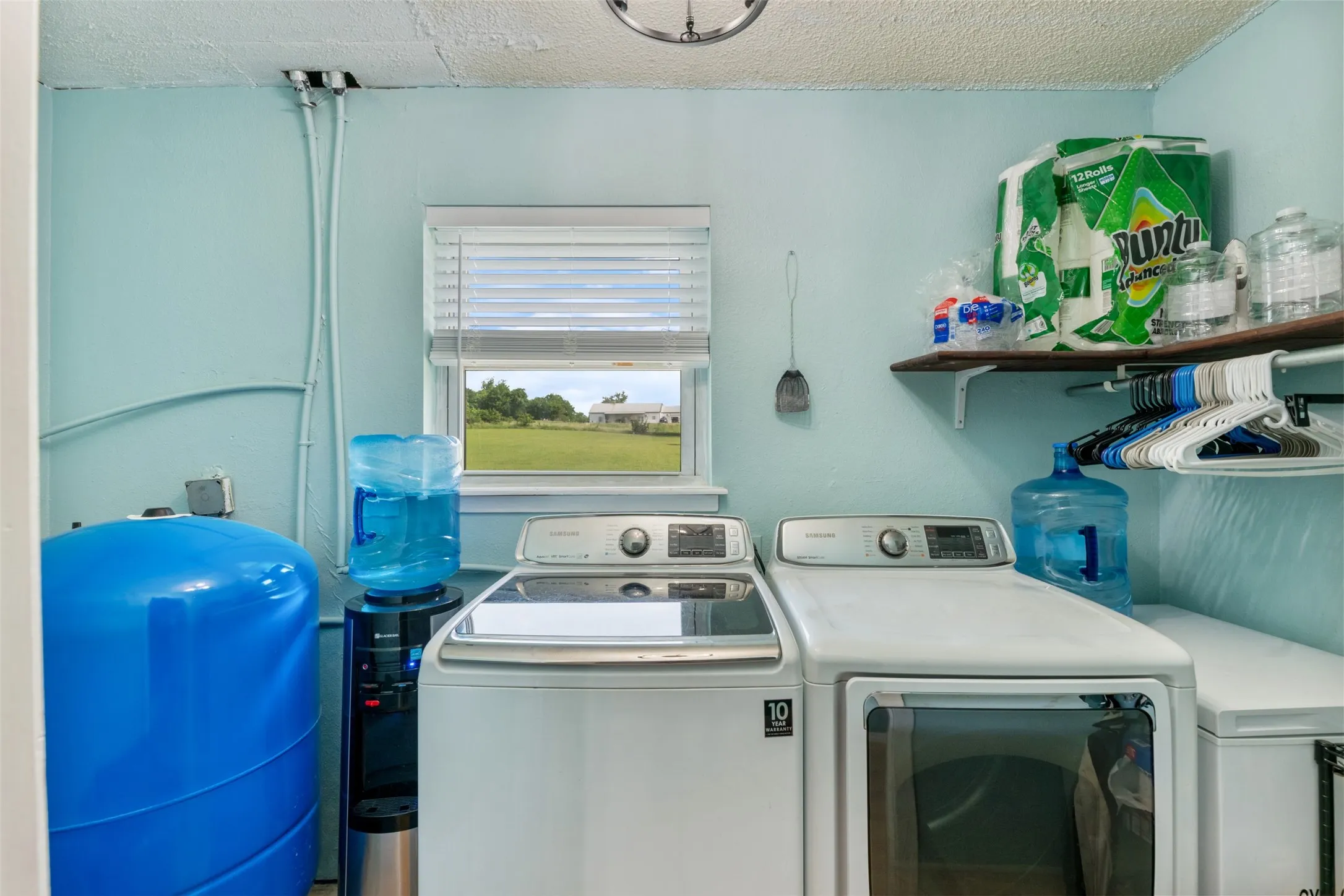 Single Family Residence For Sale in Parker County , 2268 Tanglewood Street, Weatherford, Texas 76085, 4 Bedroom, 2 Bathroom, 2 Garage spaces, 1,913 Sqft, built in 1979, mls#21240329, Real Estate Agent in Weatherford, Homes For Sale in Parker county, Homes For Sale in Weatherford, Realtor in Weatherford Texas, Real Estate Brokerage Independent Realty Texas, Luminita Cordes Realtor