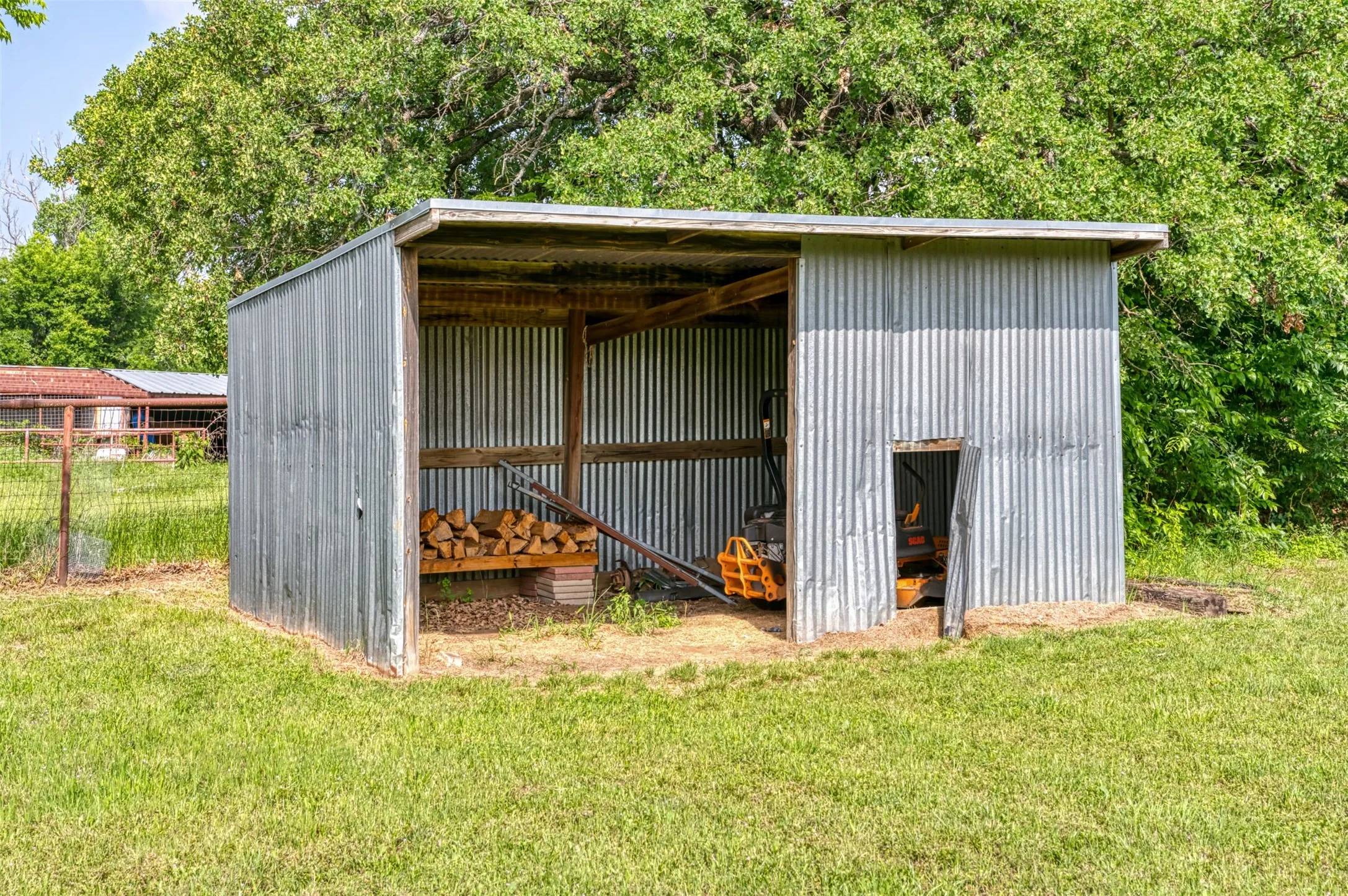 Single Family Residence For Sale in Parker County , 2268 Tanglewood Street, Weatherford, Texas 76085, 4 Bedroom, 2 Bathroom, 2 Garage spaces, 1,913 Sqft, built in 1979, mls#21240329, Real Estate Agent in Weatherford, Homes For Sale in Parker county, Homes For Sale in Weatherford, Realtor in Weatherford Texas, Real Estate Brokerage Independent Realty Texas, Luminita Cordes Realtor