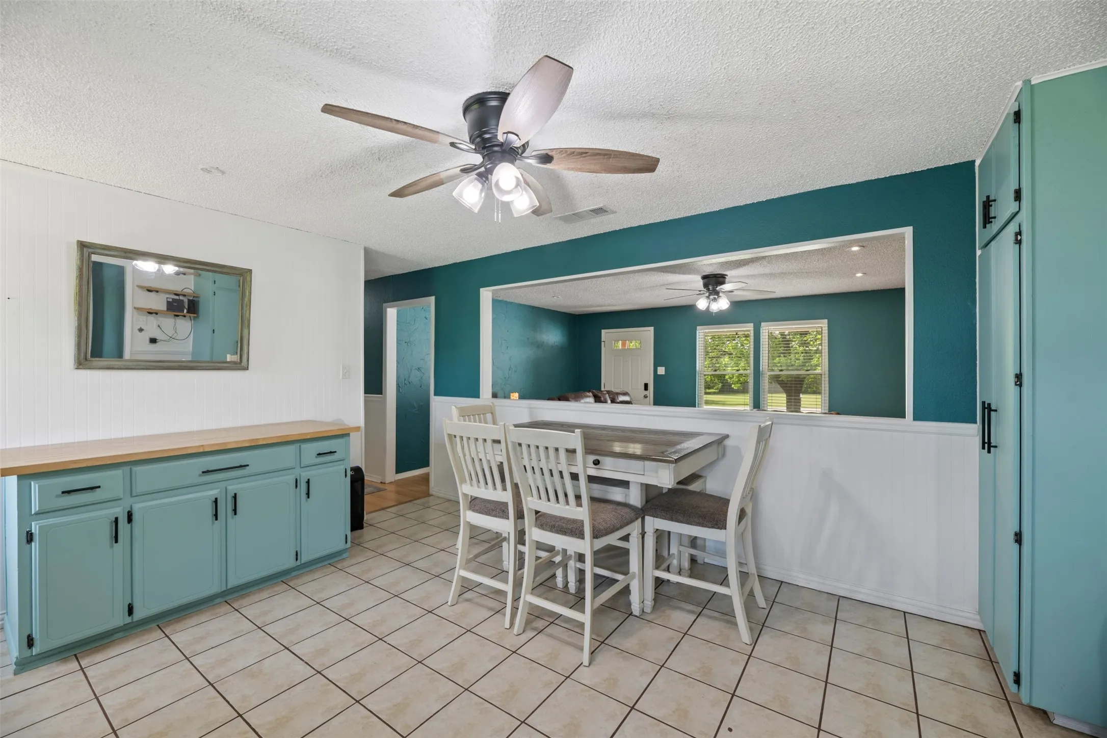 Single Family Residence For Sale in Parker County , 2268 Tanglewood Street, Weatherford, Texas 76085, 4 Bedroom, 2 Bathroom, 2 Garage spaces, 1,913 Sqft, built in 1979, mls#21240329, Real Estate Agent in Weatherford, Homes For Sale in Parker county, Homes For Sale in Weatherford, Realtor in Weatherford Texas, Real Estate Brokerage Independent Realty Texas, Luminita Cordes Realtor