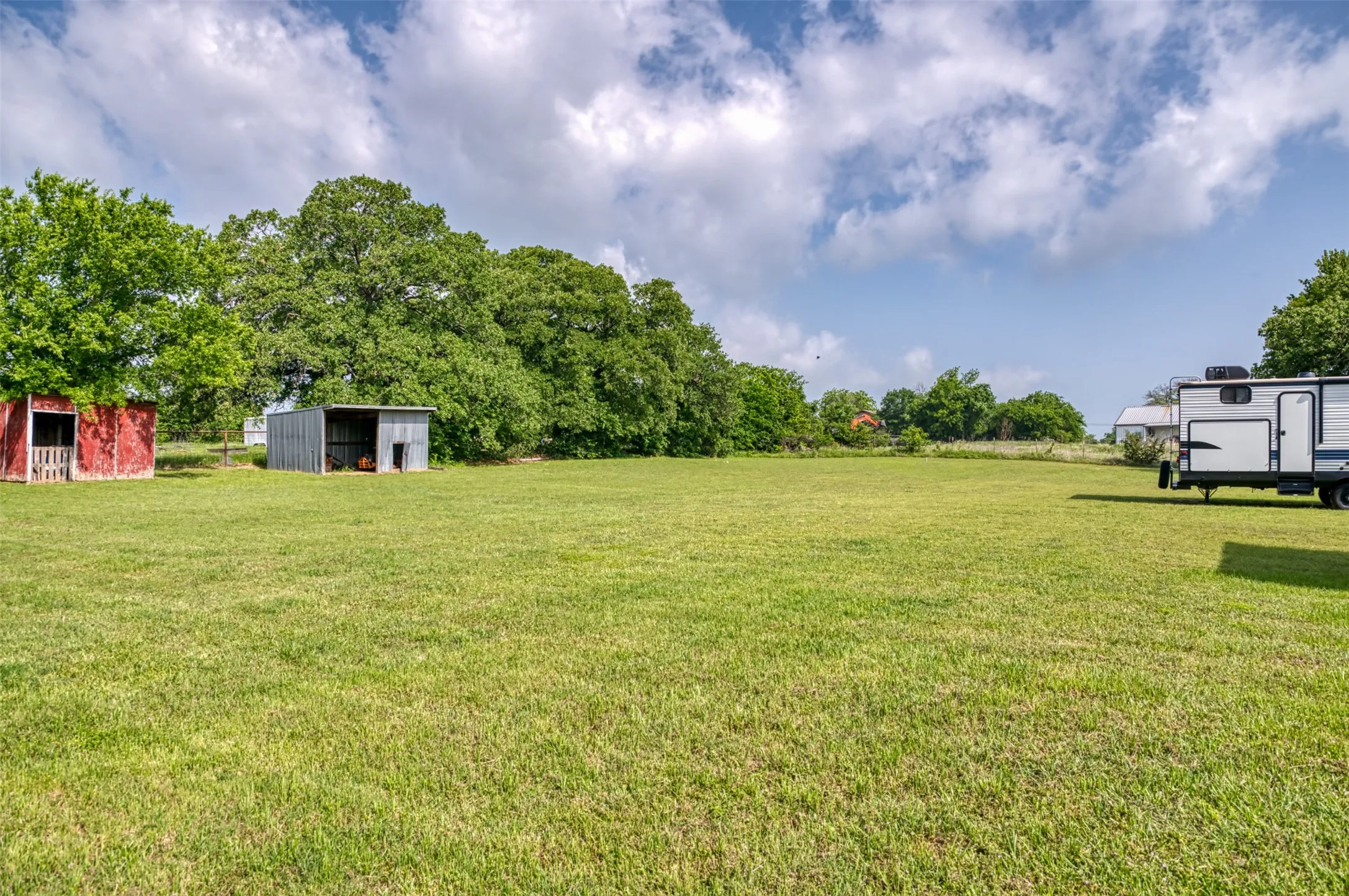 Single Family Residence For Sale in Parker County , 2268 Tanglewood Street, Weatherford, Texas 76085, 4 Bedroom, 2 Bathroom, 2 Garage spaces, 1,913 Sqft, built in 1979, mls#21240329, Real Estate Agent in Weatherford, Homes For Sale in Parker county, Homes For Sale in Weatherford, Realtor in Weatherford Texas, Real Estate Brokerage Independent Realty Texas, Luminita Cordes Realtor