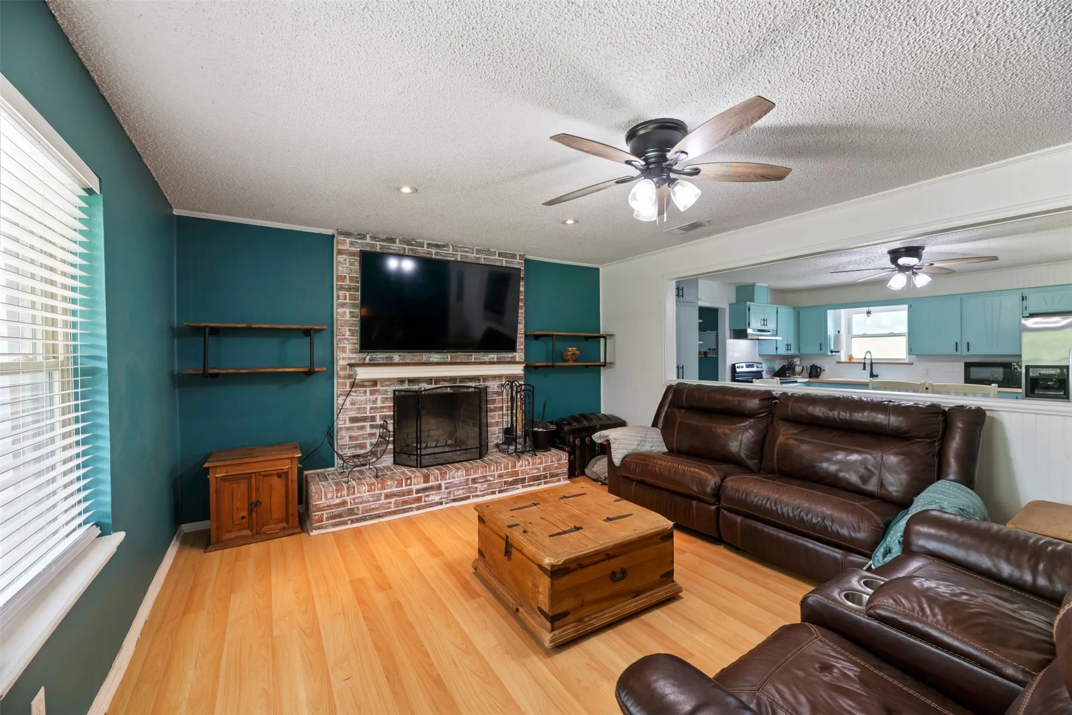 Single Family Residence For Sale in Parker County , 2268 Tanglewood Street, Weatherford, Texas 76085, 4 Bedroom, 2 Bathroom, 2 Garage spaces, 1,913 Sqft, built in 1979, mls#21240329, Real Estate Agent in Weatherford, Homes For Sale in Parker county, Homes For Sale in Weatherford, Realtor in Weatherford Texas, Real Estate Brokerage Independent Realty Texas, Luminita Cordes Realtor
