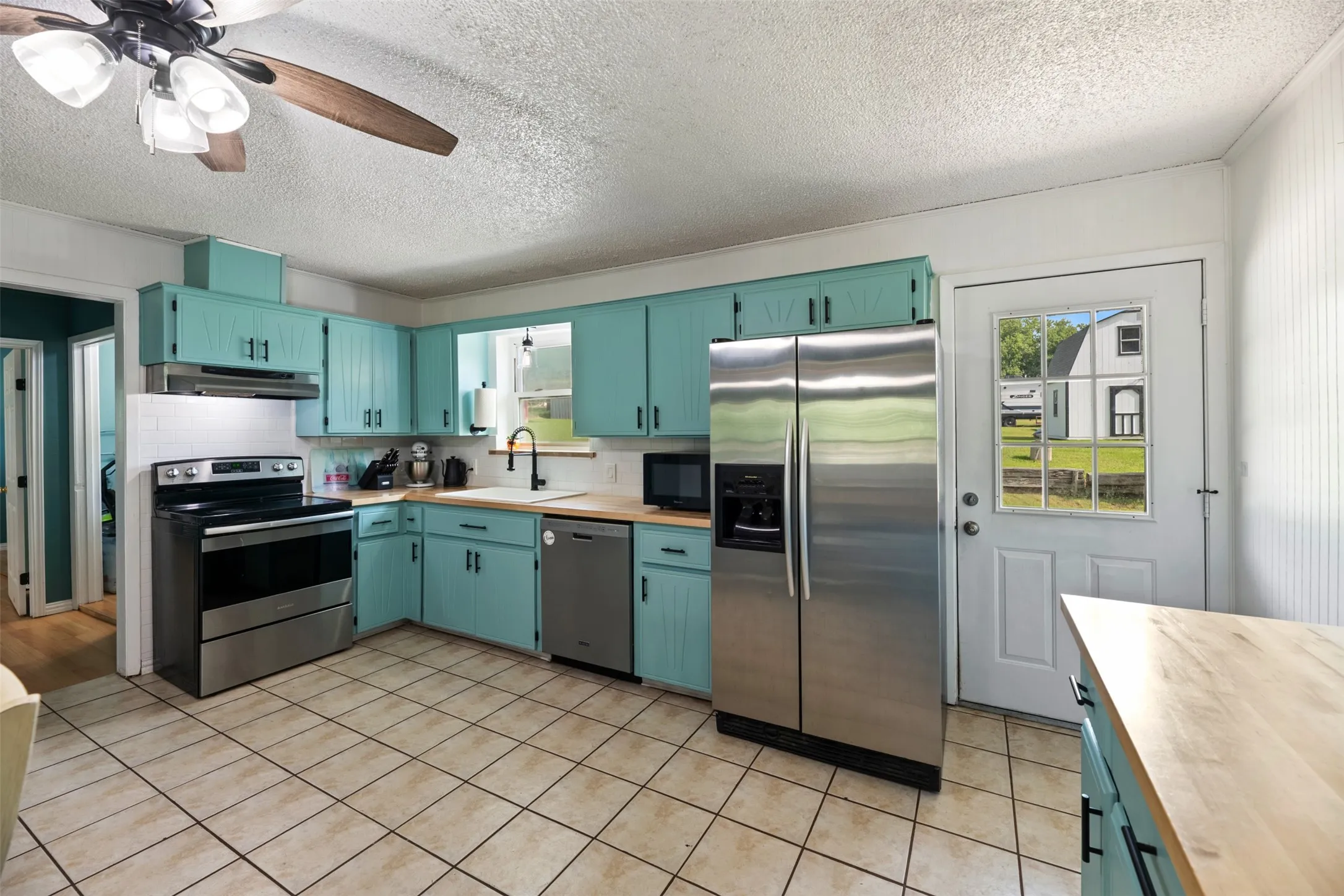 Single Family Residence For Sale in Parker County , 2268 Tanglewood Street, Weatherford, Texas 76085, 4 Bedroom, 2 Bathroom, 2 Garage spaces, 1,913 Sqft, built in 1979, mls#21240329, Real Estate Agent in Weatherford, Homes For Sale in Parker county, Homes For Sale in Weatherford, Realtor in Weatherford Texas, Real Estate Brokerage Independent Realty Texas, Luminita Cordes Realtor