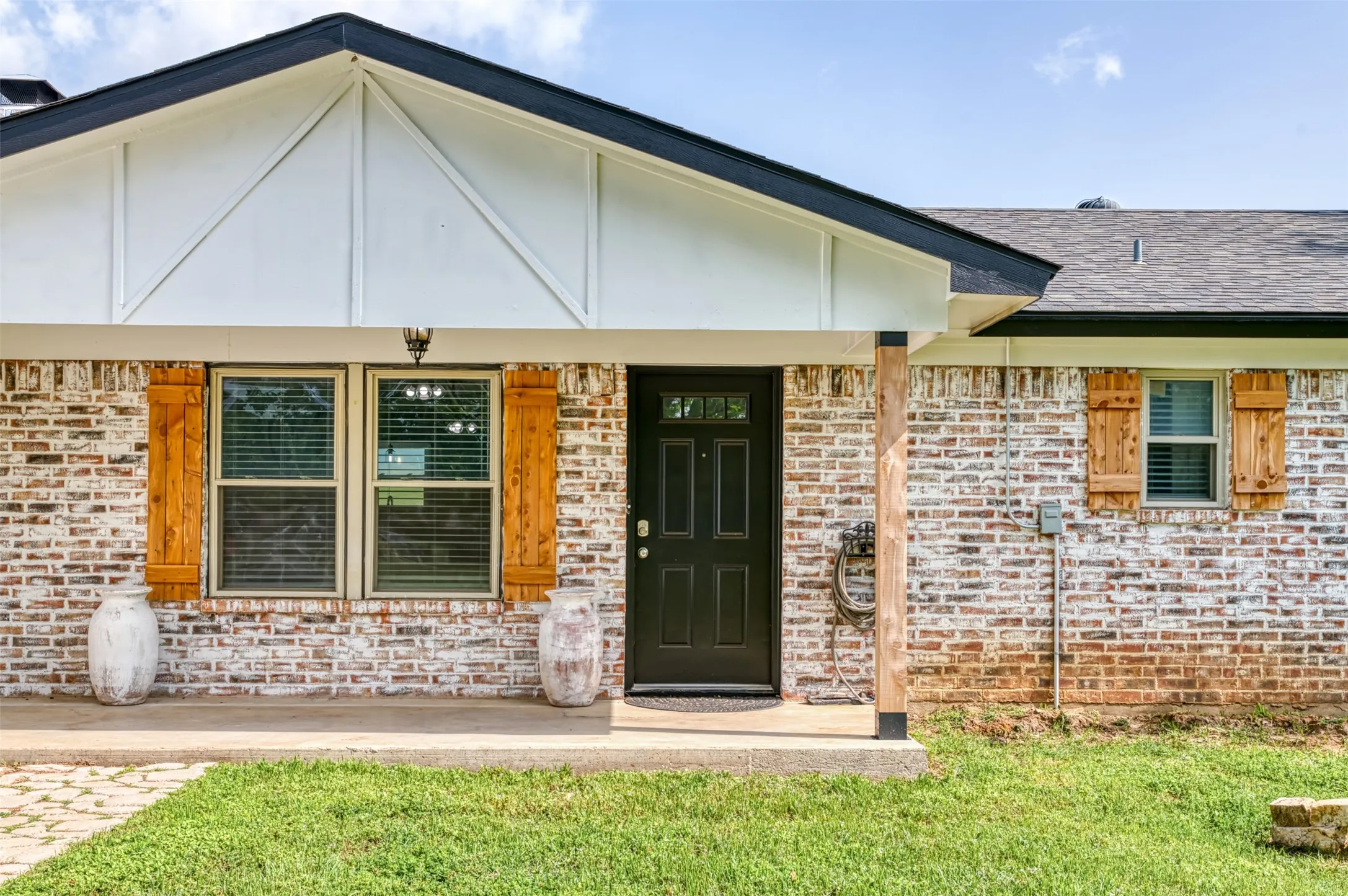 Single Family Residence For Sale in Parker County , 2268 Tanglewood Street, Weatherford, Texas 76085, 4 Bedroom, 2 Bathroom, 2 Garage spaces, 1,913 Sqft, built in 1979, mls#21240329, Real Estate Agent in Weatherford, Homes For Sale in Parker county, Homes For Sale in Weatherford, Realtor in Weatherford Texas, Real Estate Brokerage Independent Realty Texas, Luminita Cordes Realtor