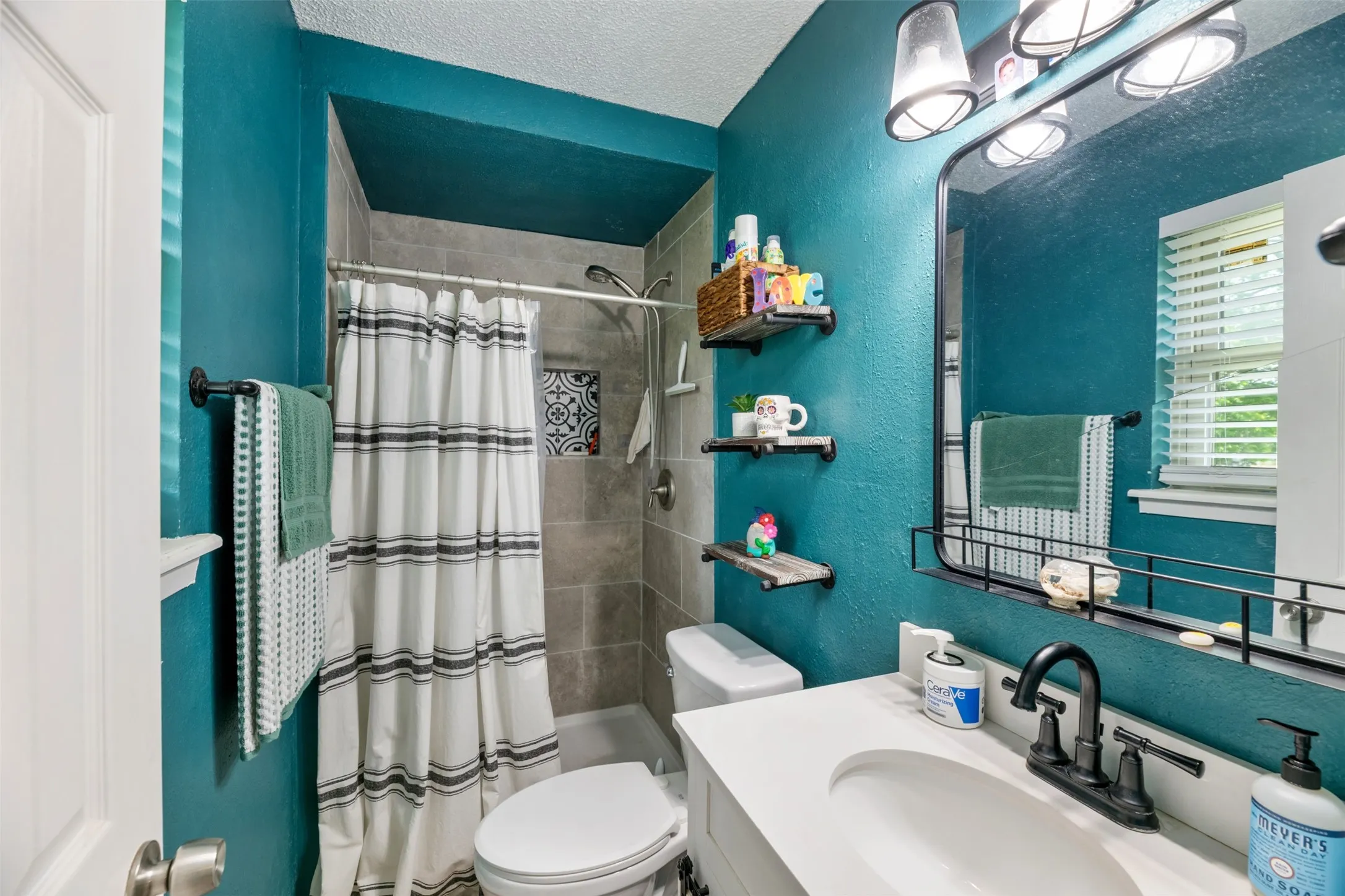 Single Family Residence For Sale in Parker County , 2268 Tanglewood Street, Weatherford, Texas 76085, 4 Bedroom, 2 Bathroom, 2 Garage spaces, 1,913 Sqft, built in 1979, mls#21240329, Real Estate Agent in Weatherford, Homes For Sale in Parker county, Homes For Sale in Weatherford, Realtor in Weatherford Texas, Real Estate Brokerage Independent Realty Texas, Luminita Cordes Realtor