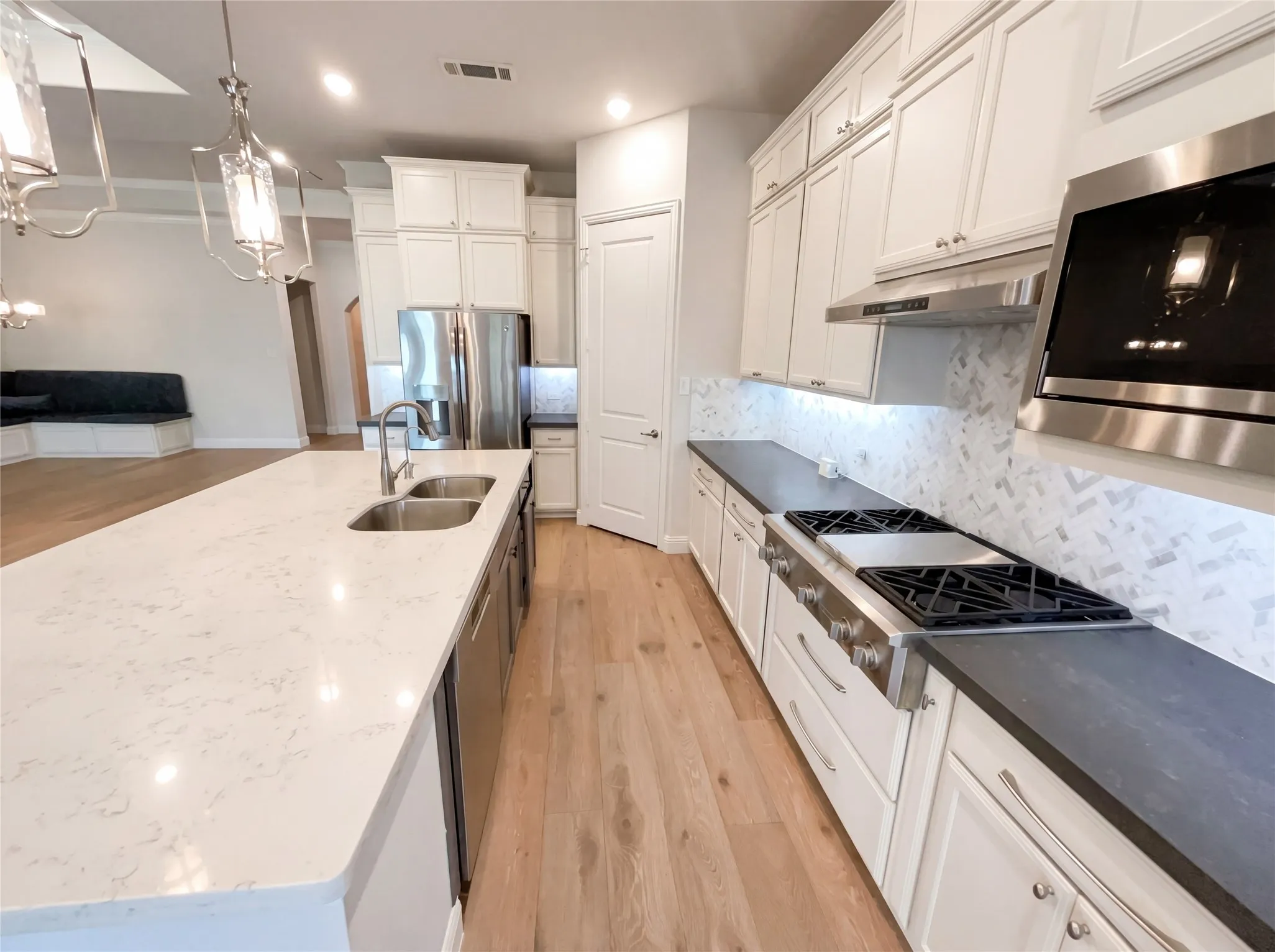 Single Family Residence For Sale in Denton County , 2712 Waterford, The Colony, Texas 75056, 3 Bedroom, 3 Bathroom, 2 Garage spaces, 2,376 Sqft, built in 2017, Preowned, mls#21252130, Real Estate Agent in The Colony, Homes For Sale in Denton county, Homes For Sale in The Colony, Realtor in The Colony Texas, Real Estate Brokerage Independent Realty Texas, Luminita Cordes Realtor