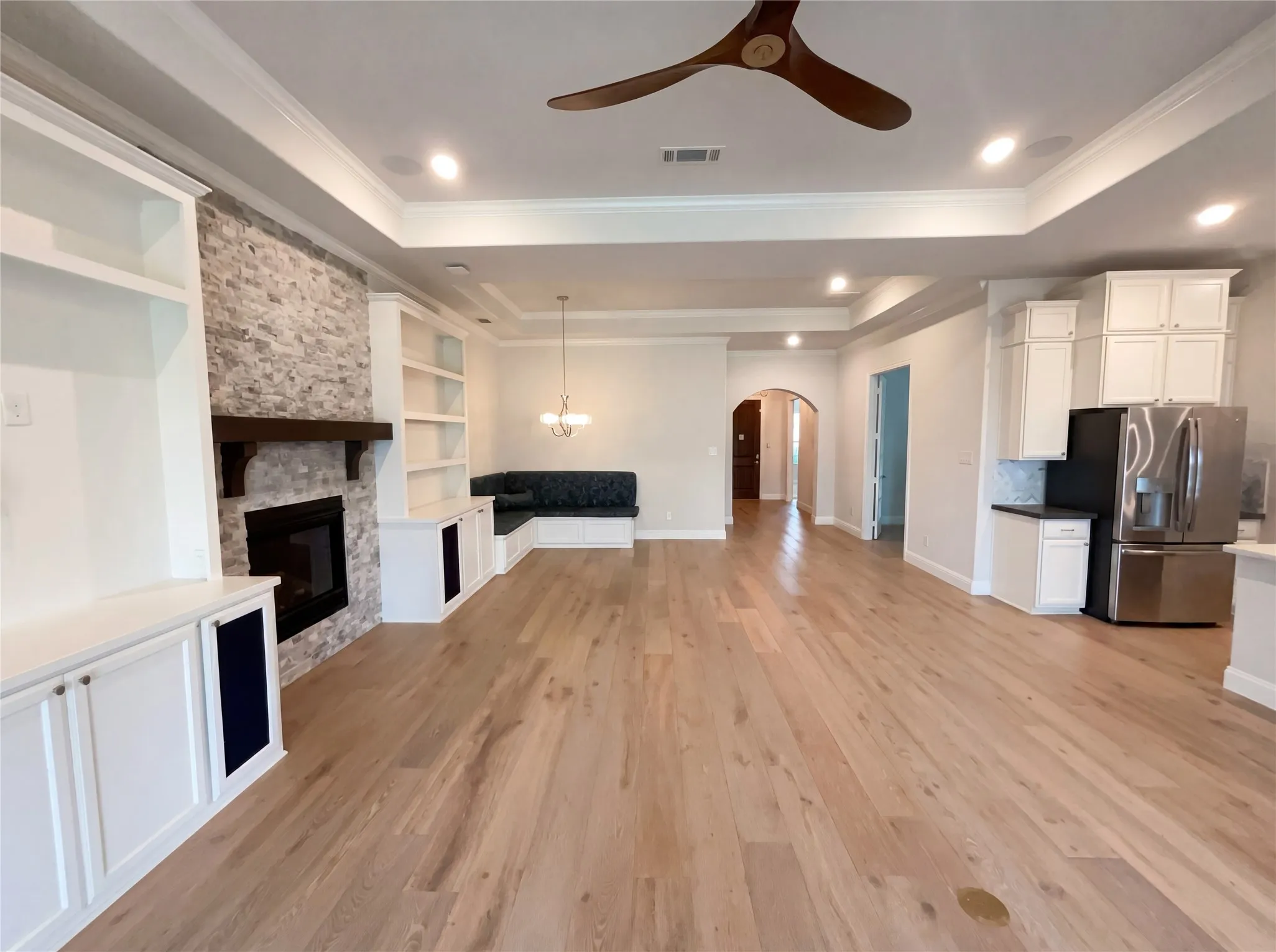 Single Family Residence For Sale in Denton County , 2712 Waterford, The Colony, Texas 75056, 3 Bedroom, 3 Bathroom, 2 Garage spaces, 2,376 Sqft, built in 2017, Preowned, mls#21252130, Real Estate Agent in The Colony, Homes For Sale in Denton county, Homes For Sale in The Colony, Realtor in The Colony Texas, Real Estate Brokerage Independent Realty Texas, Luminita Cordes Realtor