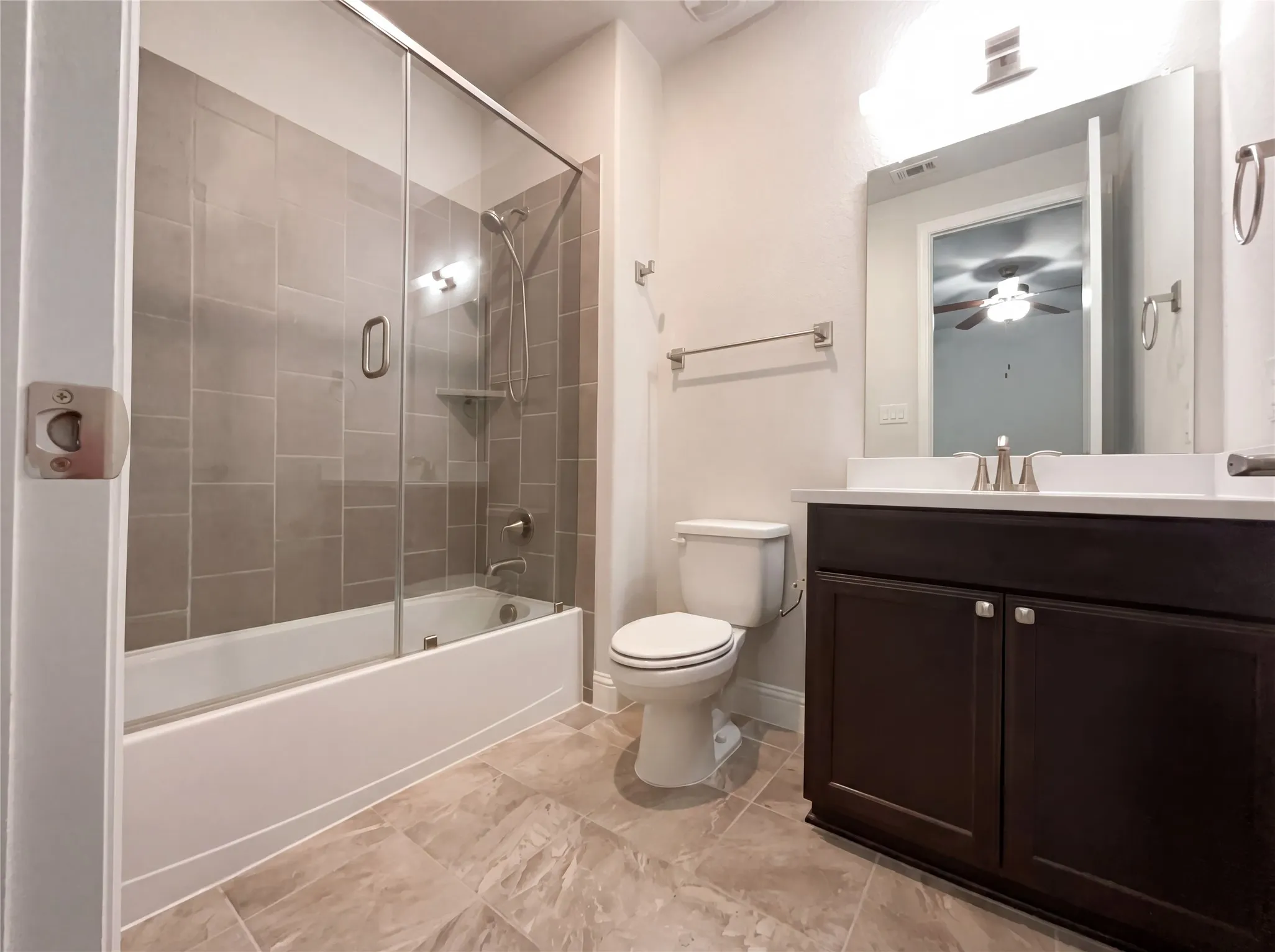 Single Family Residence For Sale in Denton County , 2712 Waterford, The Colony, Texas 75056, 3 Bedroom, 3 Bathroom, 2 Garage spaces, 2,376 Sqft, built in 2017, Preowned, mls#21252130, Real Estate Agent in The Colony, Homes For Sale in Denton county, Homes For Sale in The Colony, Realtor in The Colony Texas, Real Estate Brokerage Independent Realty Texas, Luminita Cordes Realtor
