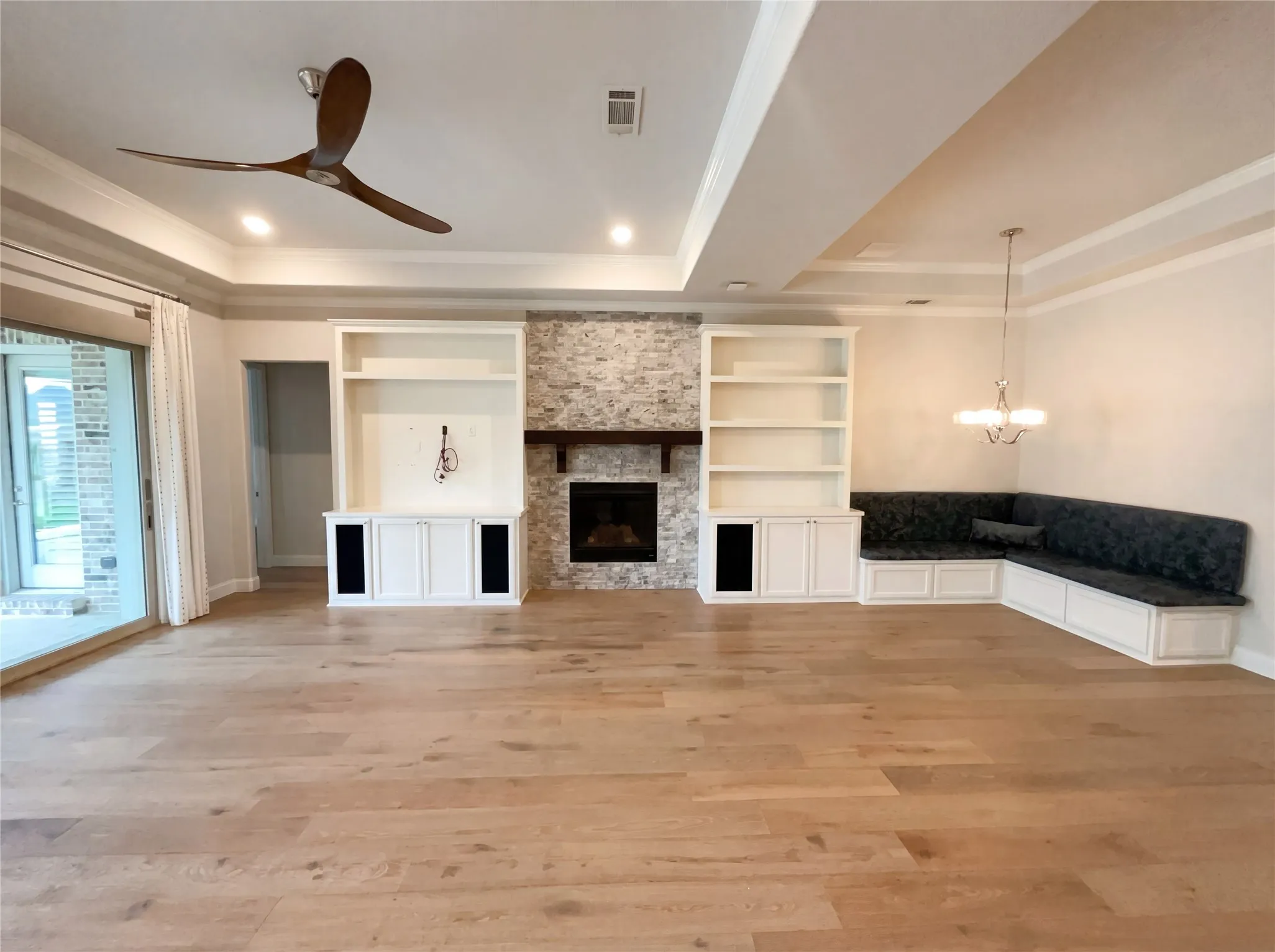 Single Family Residence For Sale in Denton County , 2712 Waterford, The Colony, Texas 75056, 3 Bedroom, 3 Bathroom, 2 Garage spaces, 2,376 Sqft, built in 2017, Preowned, mls#21252130, Real Estate Agent in The Colony, Homes For Sale in Denton county, Homes For Sale in The Colony, Realtor in The Colony Texas, Real Estate Brokerage Independent Realty Texas, Luminita Cordes Realtor