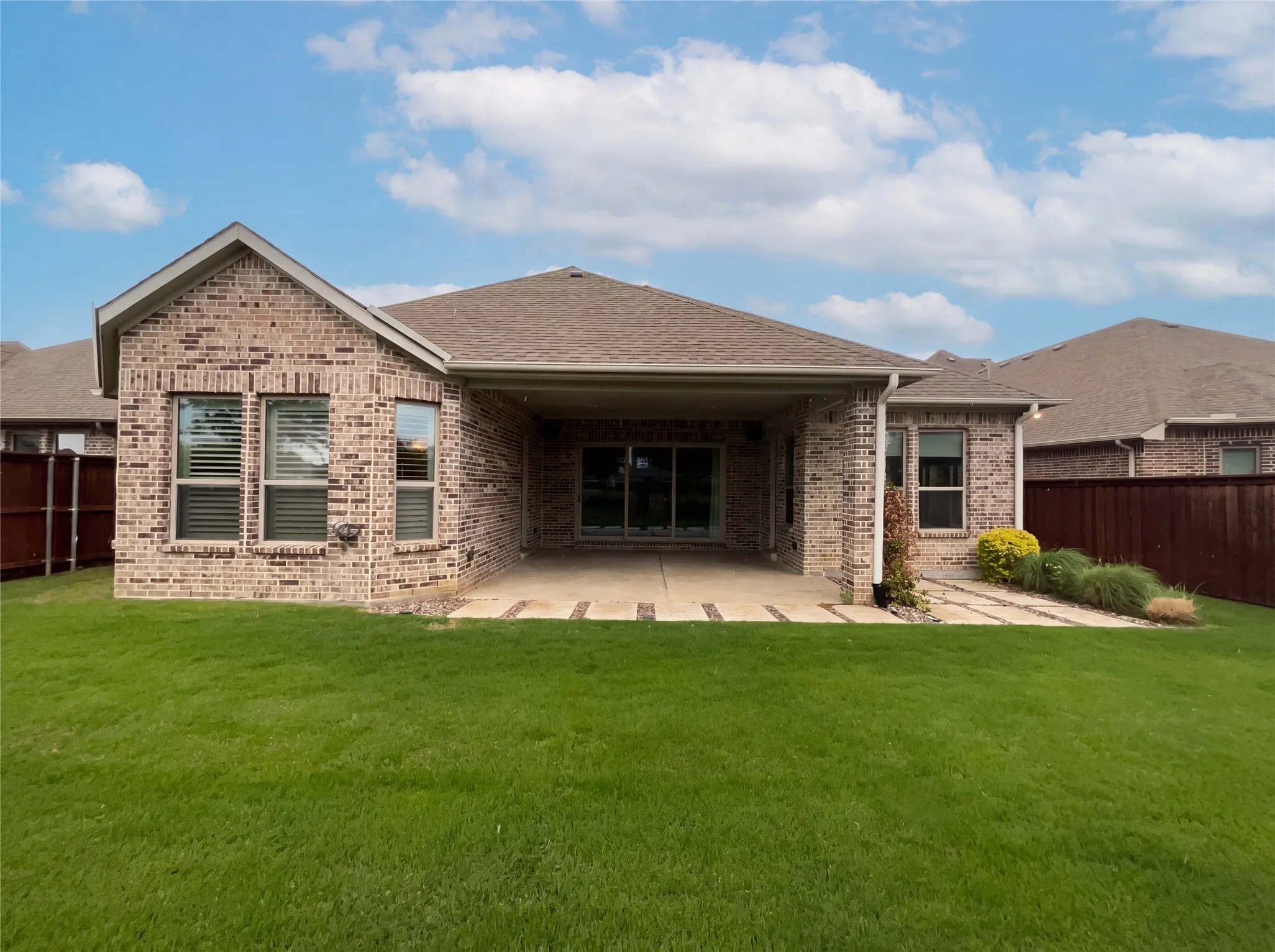 Single Family Residence For Sale in Denton County , 2712 Waterford, The Colony, Texas 75056, 3 Bedroom, 3 Bathroom, 2 Garage spaces, 2,376 Sqft, built in 2017, Preowned, mls#21252130, Real Estate Agent in The Colony, Homes For Sale in Denton county, Homes For Sale in The Colony, Realtor in The Colony Texas, Real Estate Brokerage Independent Realty Texas, Luminita Cordes Realtor
