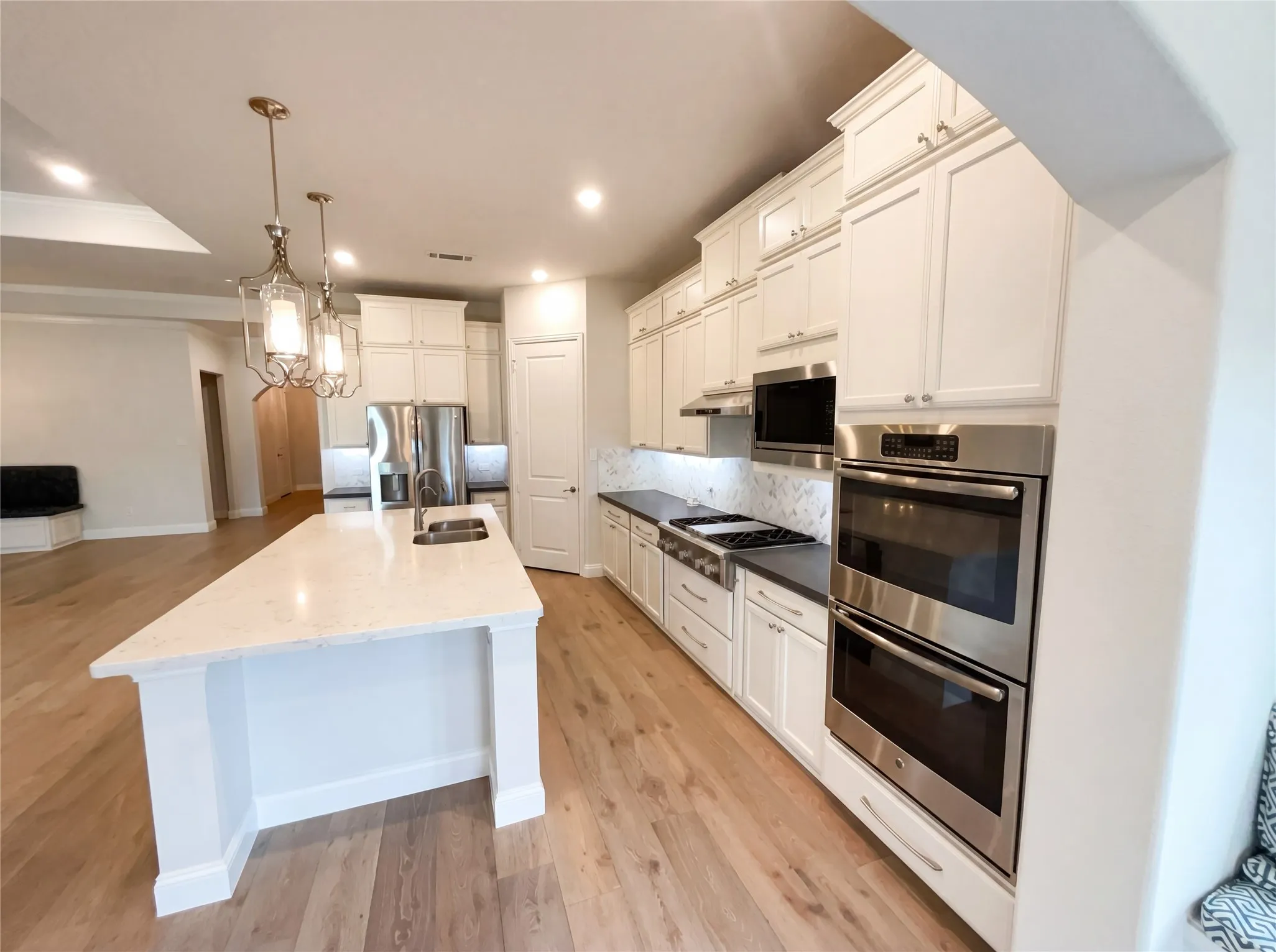 Single Family Residence For Sale in Denton County , 2712 Waterford, The Colony, Texas 75056, 3 Bedroom, 3 Bathroom, 2 Garage spaces, 2,376 Sqft, built in 2017, Preowned, mls#21252130, Real Estate Agent in The Colony, Homes For Sale in Denton county, Homes For Sale in The Colony, Realtor in The Colony Texas, Real Estate Brokerage Independent Realty Texas, Luminita Cordes Realtor