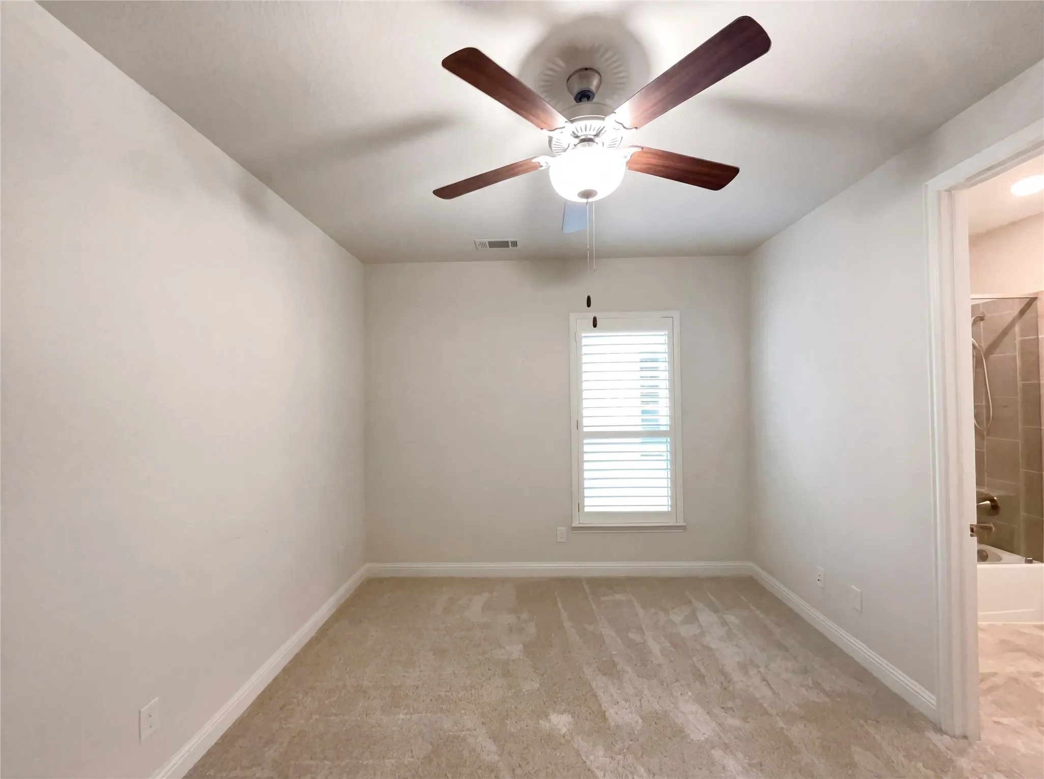Single Family Residence For Sale in Denton County , 2712 Waterford, The Colony, Texas 75056, 3 Bedroom, 3 Bathroom, 2 Garage spaces, 2,376 Sqft, built in 2017, Preowned, mls#21252130, Real Estate Agent in The Colony, Homes For Sale in Denton county, Homes For Sale in The Colony, Realtor in The Colony Texas, Real Estate Brokerage Independent Realty Texas, Luminita Cordes Realtor