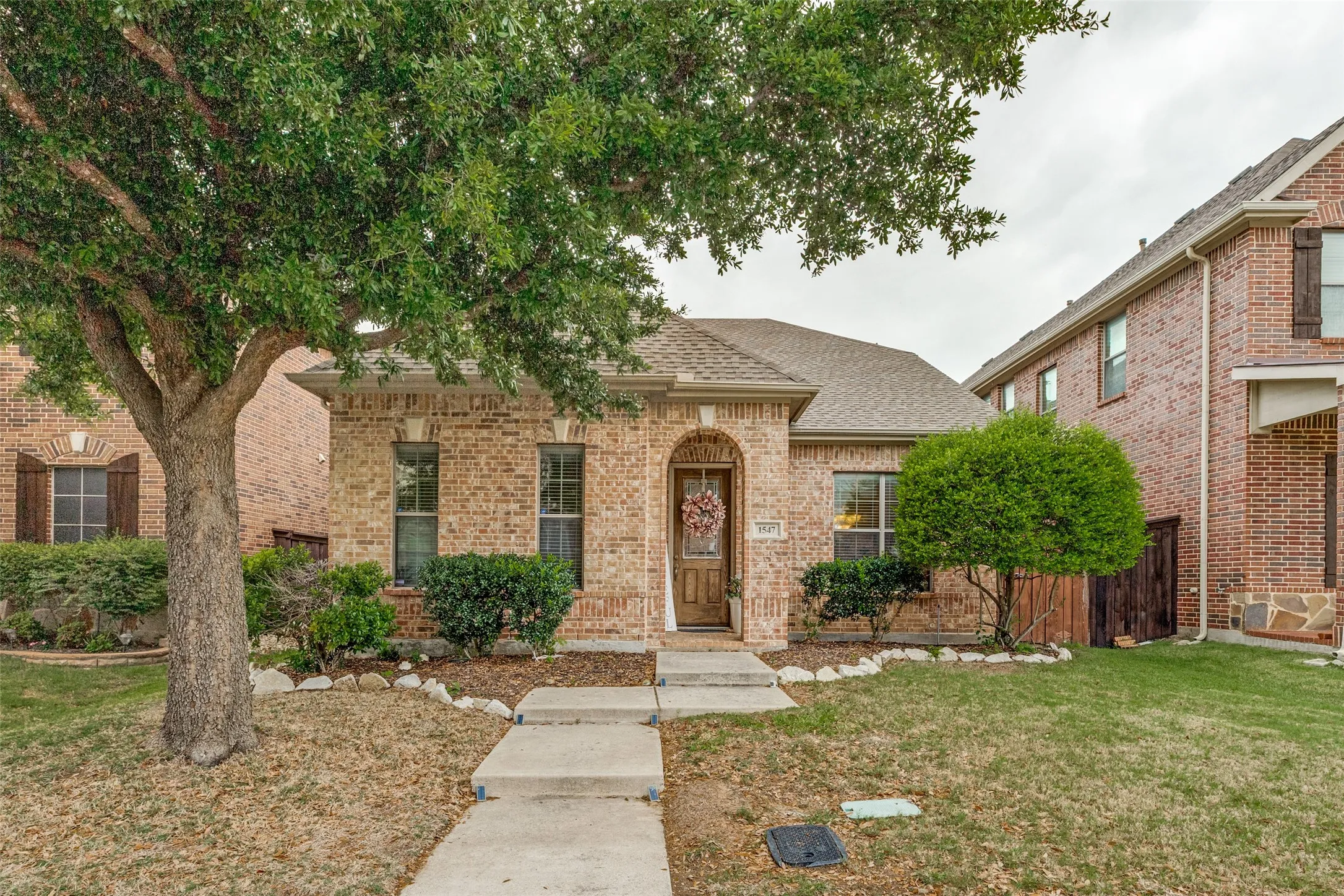 Single Family Residence For Sale in Denton County , 1547 Barksdale Drive, Lewisville, Texas 75077, 3 Bedroom, 3 Bathroom, 2 Garage spaces, 2,386 Sqft, built in 2008, Preowned, mls#21251050, Real Estate Agent in Lewisville, Homes For Sale in Denton county, Homes For Sale in Lewisville, Realtor in Lewisville Texas, Real Estate Brokerage Independent Realty Texas, Luminita Cordes Realtor