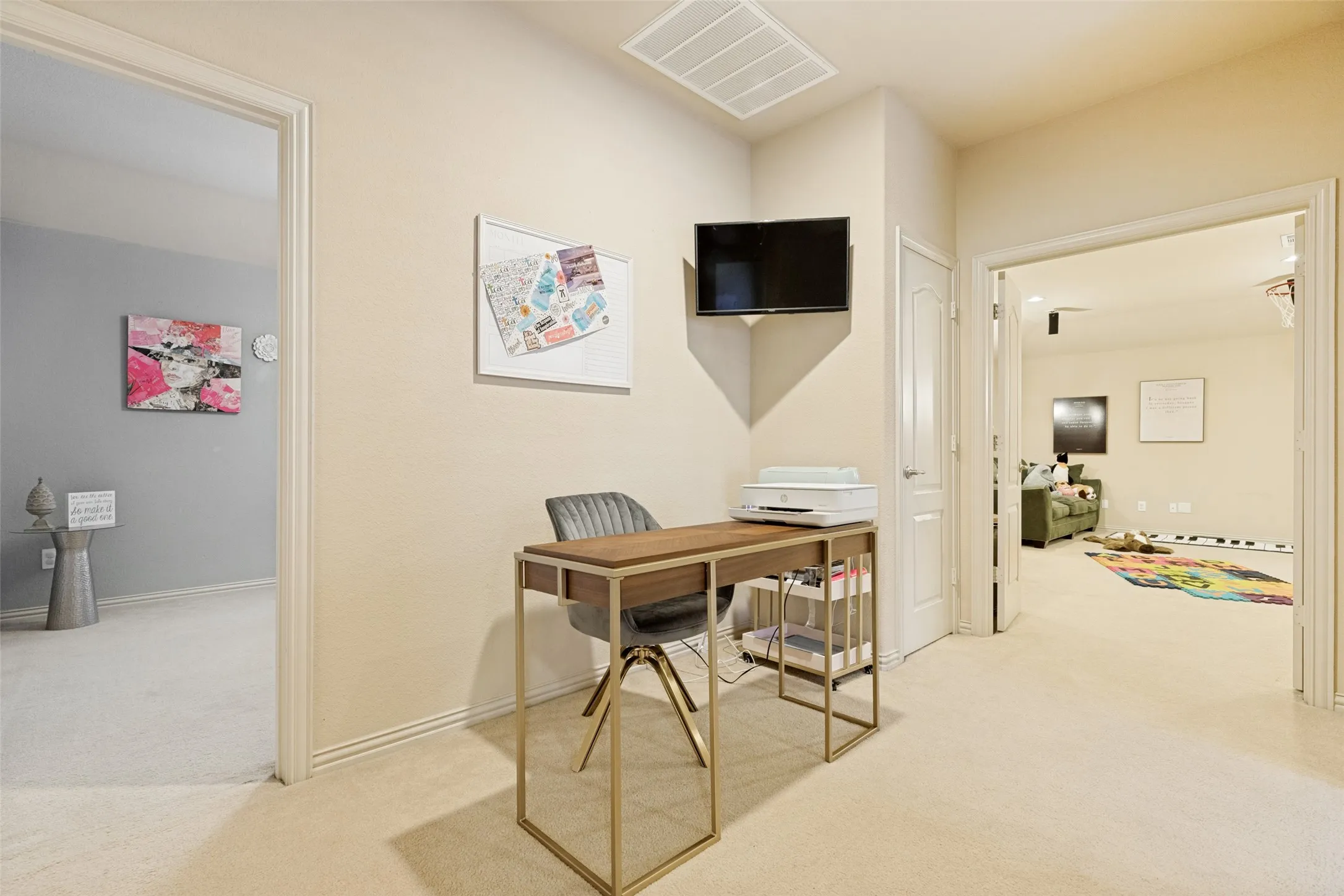 Single Family Residence For Sale in Denton County , 1547 Barksdale Drive, Lewisville, Texas 75077, 3 Bedroom, 3 Bathroom, 2 Garage spaces, 2,386 Sqft, built in 2008, Preowned, mls#21251050, Real Estate Agent in Lewisville, Homes For Sale in Denton county, Homes For Sale in Lewisville, Realtor in Lewisville Texas, Real Estate Brokerage Independent Realty Texas, Luminita Cordes Realtor