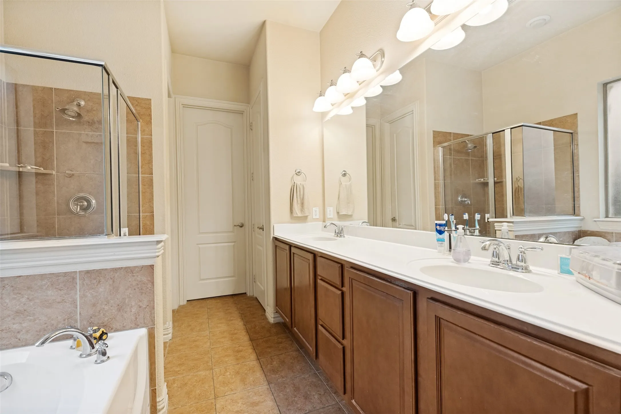 Single Family Residence For Sale in Denton County , 1547 Barksdale Drive, Lewisville, Texas 75077, 3 Bedroom, 3 Bathroom, 2 Garage spaces, 2,386 Sqft, built in 2008, Preowned, mls#21251050, Real Estate Agent in Lewisville, Homes For Sale in Denton county, Homes For Sale in Lewisville, Realtor in Lewisville Texas, Real Estate Brokerage Independent Realty Texas, Luminita Cordes Realtor