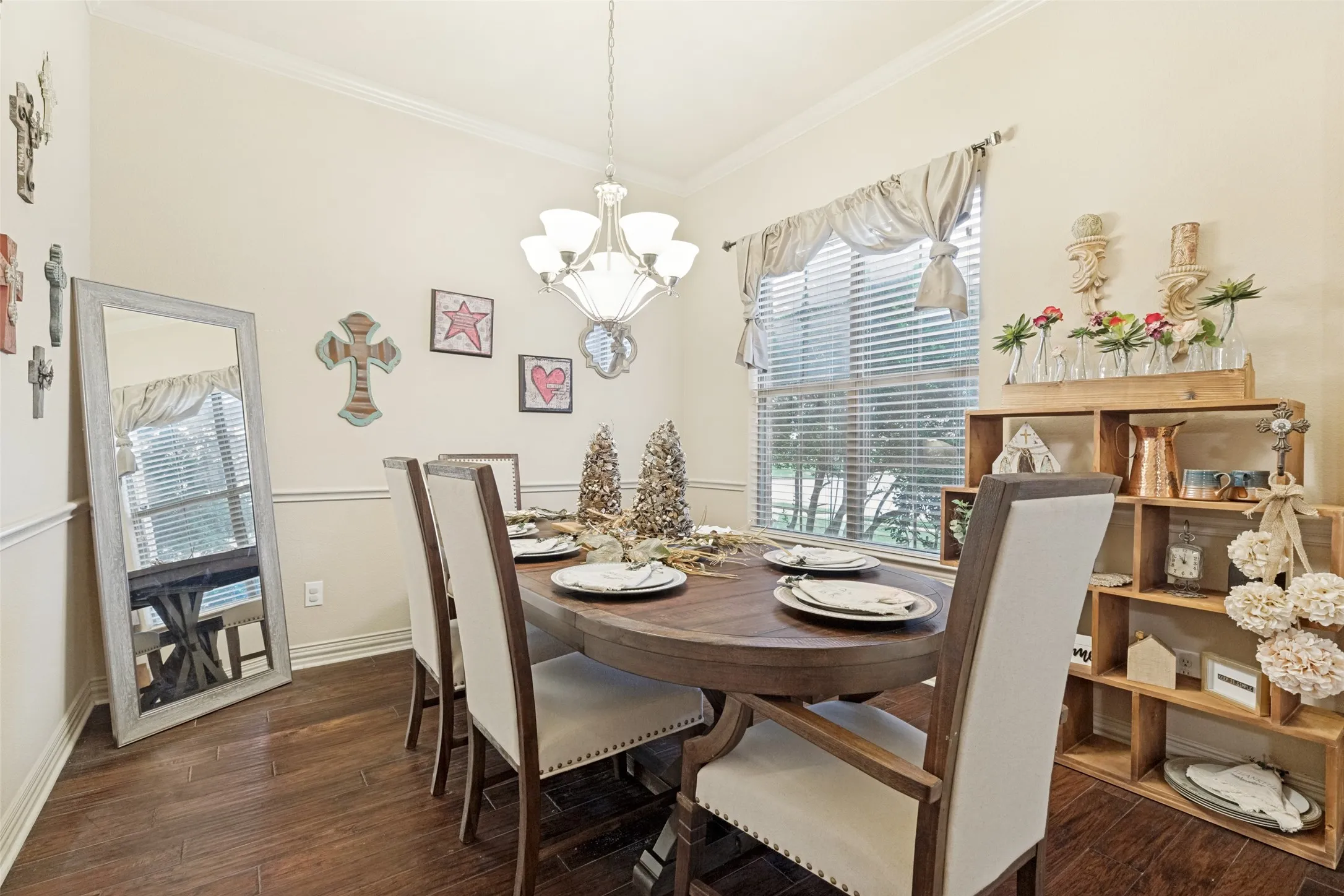 Single Family Residence For Sale in Denton County , 1547 Barksdale Drive, Lewisville, Texas 75077, 3 Bedroom, 3 Bathroom, 2 Garage spaces, 2,386 Sqft, built in 2008, Preowned, mls#21251050, Real Estate Agent in Lewisville, Homes For Sale in Denton county, Homes For Sale in Lewisville, Realtor in Lewisville Texas, Real Estate Brokerage Independent Realty Texas, Luminita Cordes Realtor
