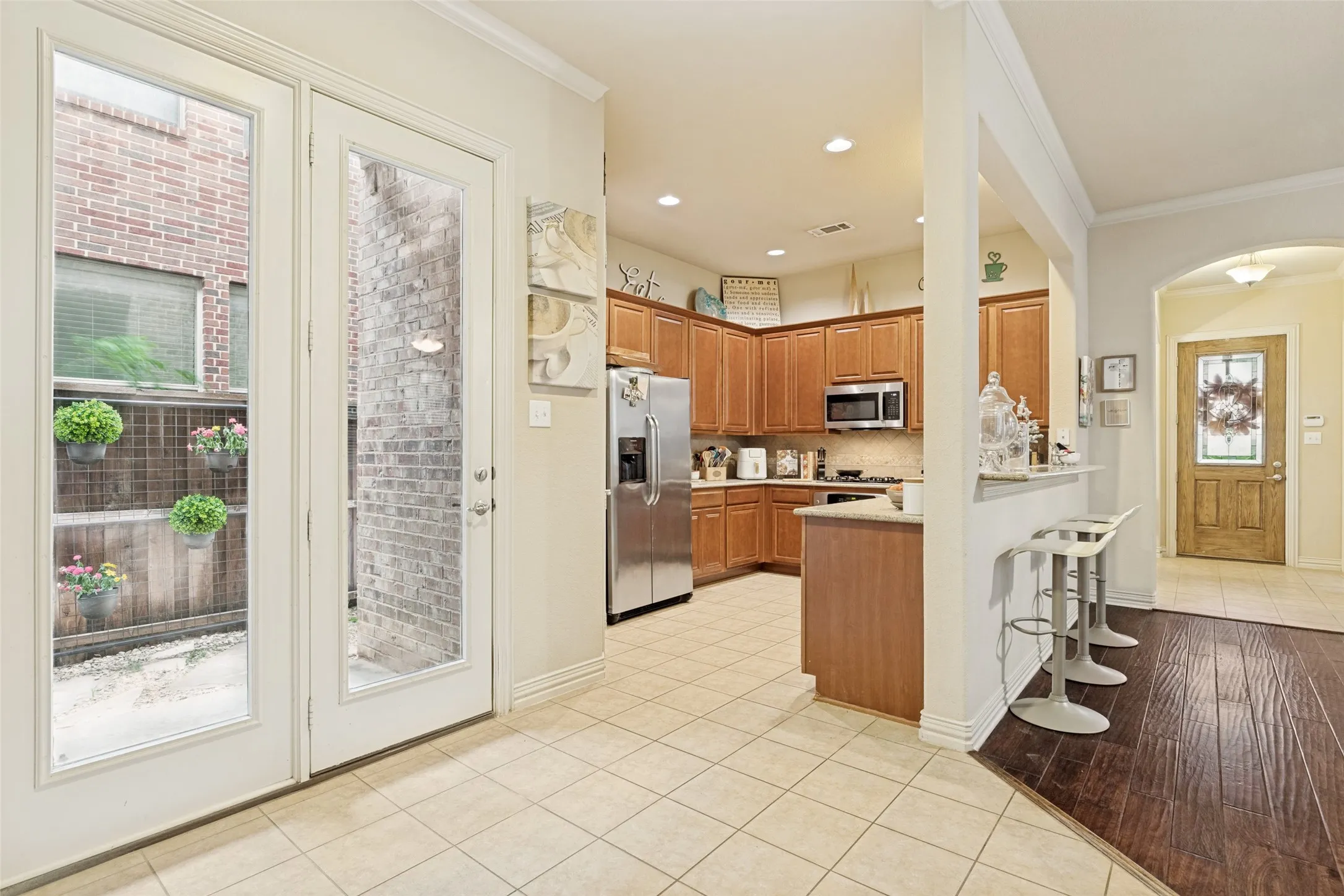 Single Family Residence For Sale in Denton County , 1547 Barksdale Drive, Lewisville, Texas 75077, 3 Bedroom, 3 Bathroom, 2 Garage spaces, 2,386 Sqft, built in 2008, Preowned, mls#21251050, Real Estate Agent in Lewisville, Homes For Sale in Denton county, Homes For Sale in Lewisville, Realtor in Lewisville Texas, Real Estate Brokerage Independent Realty Texas, Luminita Cordes Realtor