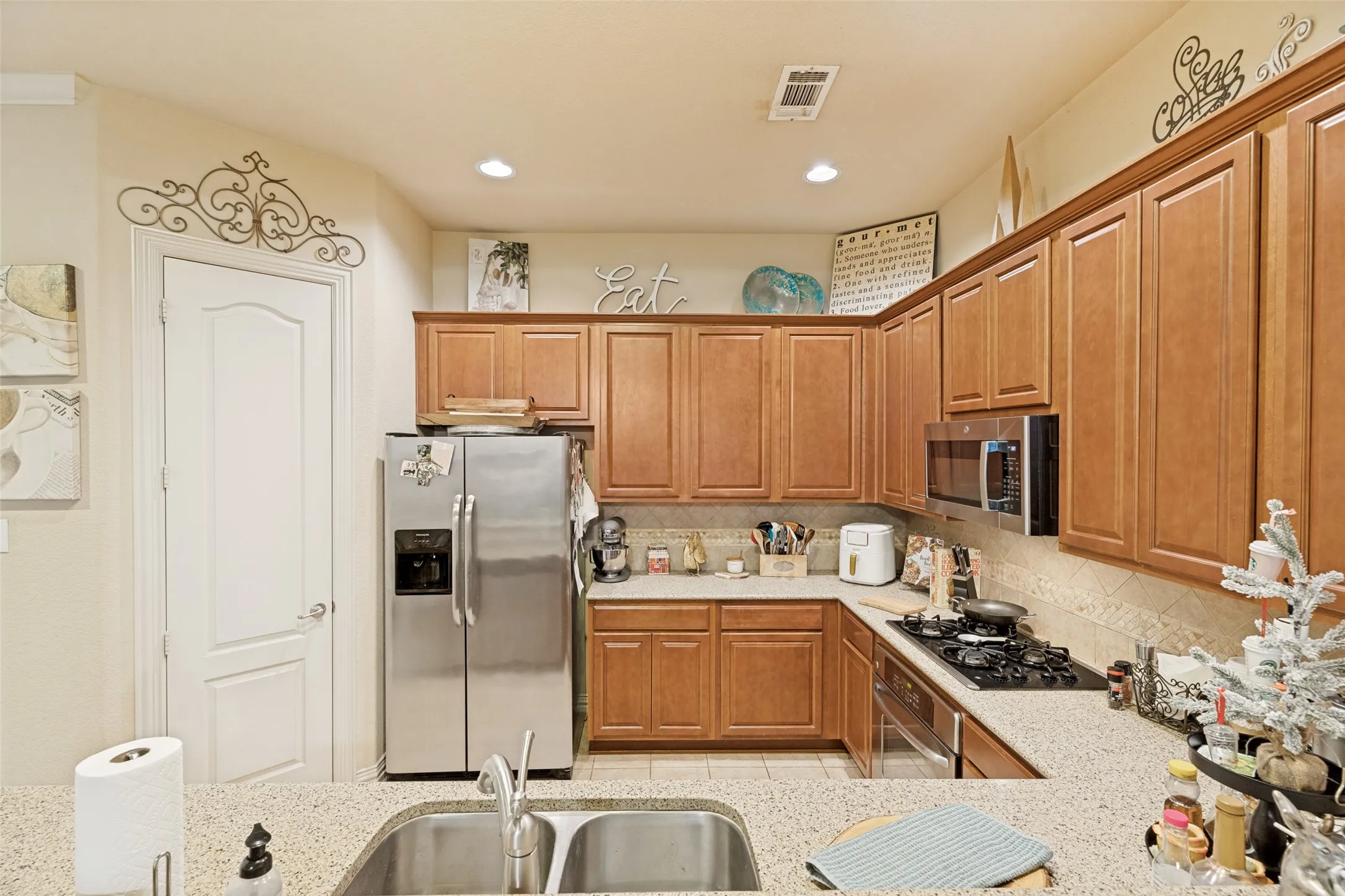 Single Family Residence For Sale in Denton County , 1547 Barksdale Drive, Lewisville, Texas 75077, 3 Bedroom, 3 Bathroom, 2 Garage spaces, 2,386 Sqft, built in 2008, Preowned, mls#21251050, Real Estate Agent in Lewisville, Homes For Sale in Denton county, Homes For Sale in Lewisville, Realtor in Lewisville Texas, Real Estate Brokerage Independent Realty Texas, Luminita Cordes Realtor