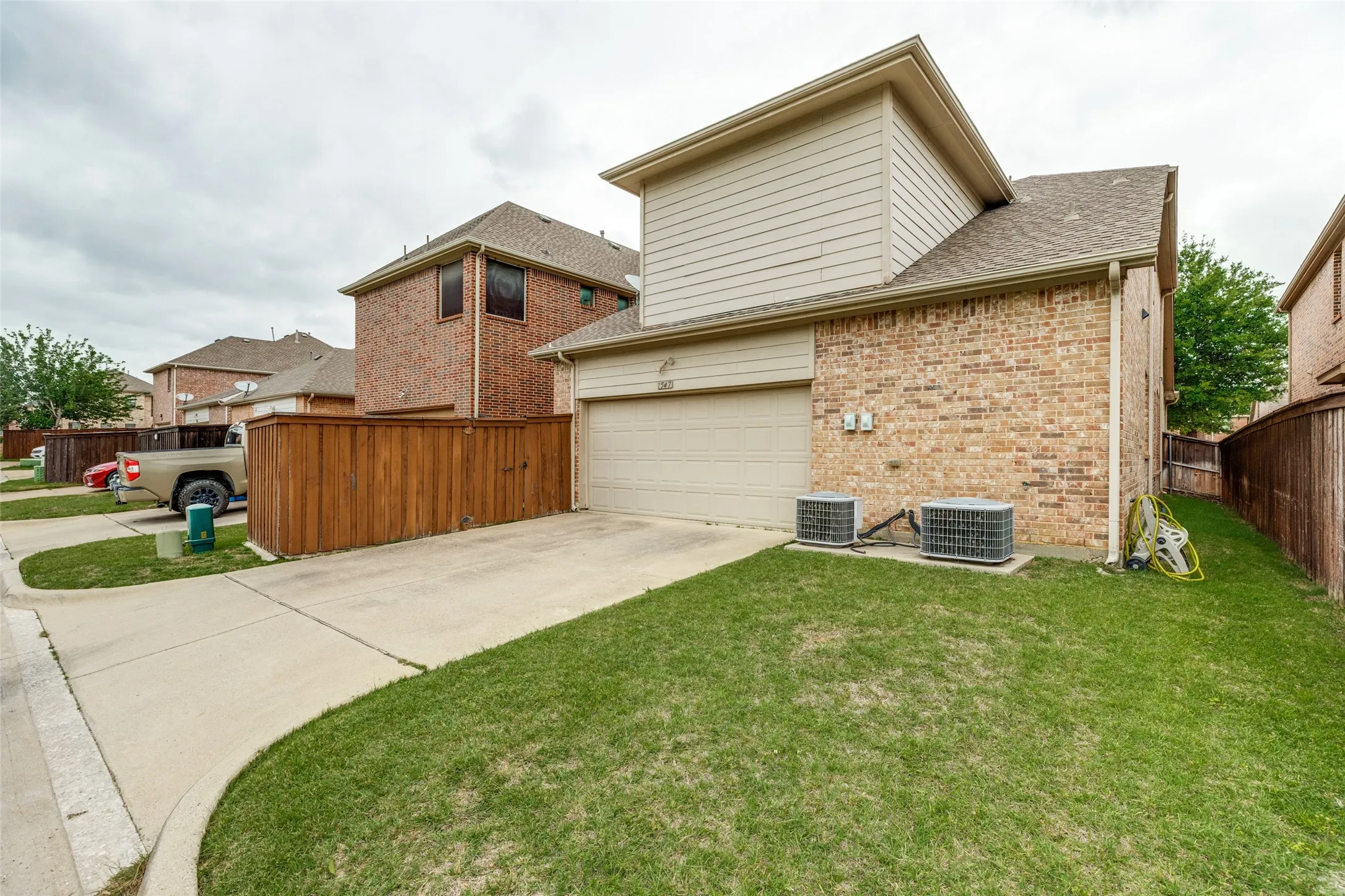 Single Family Residence For Sale in Denton County , 1547 Barksdale Drive, Lewisville, Texas 75077, 3 Bedroom, 3 Bathroom, 2 Garage spaces, 2,386 Sqft, built in 2008, Preowned, mls#21251050, Real Estate Agent in Lewisville, Homes For Sale in Denton county, Homes For Sale in Lewisville, Realtor in Lewisville Texas, Real Estate Brokerage Independent Realty Texas, Luminita Cordes Realtor