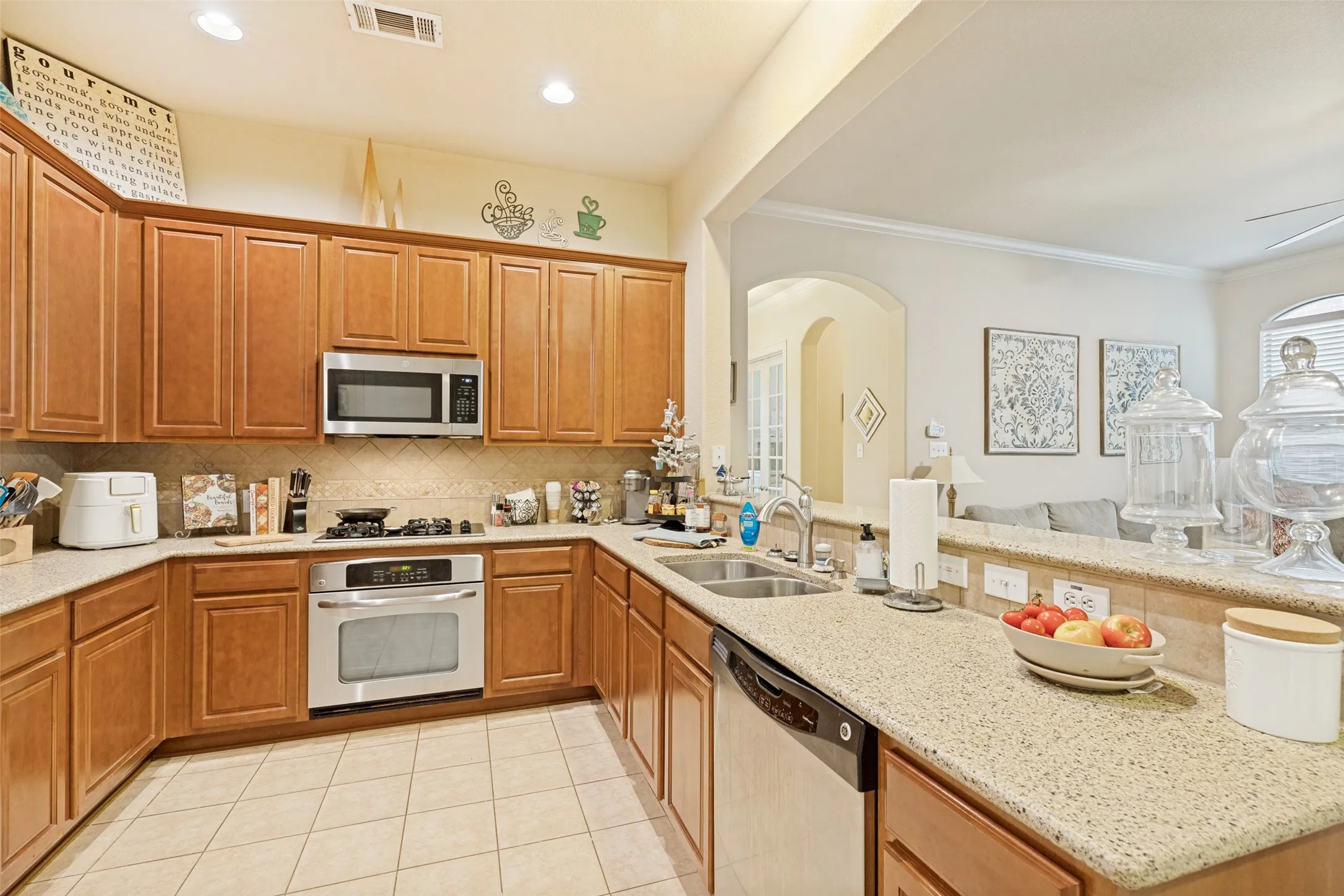 Single Family Residence For Sale in Denton County , 1547 Barksdale Drive, Lewisville, Texas 75077, 3 Bedroom, 3 Bathroom, 2 Garage spaces, 2,386 Sqft, built in 2008, Preowned, mls#21251050, Real Estate Agent in Lewisville, Homes For Sale in Denton county, Homes For Sale in Lewisville, Realtor in Lewisville Texas, Real Estate Brokerage Independent Realty Texas, Luminita Cordes Realtor