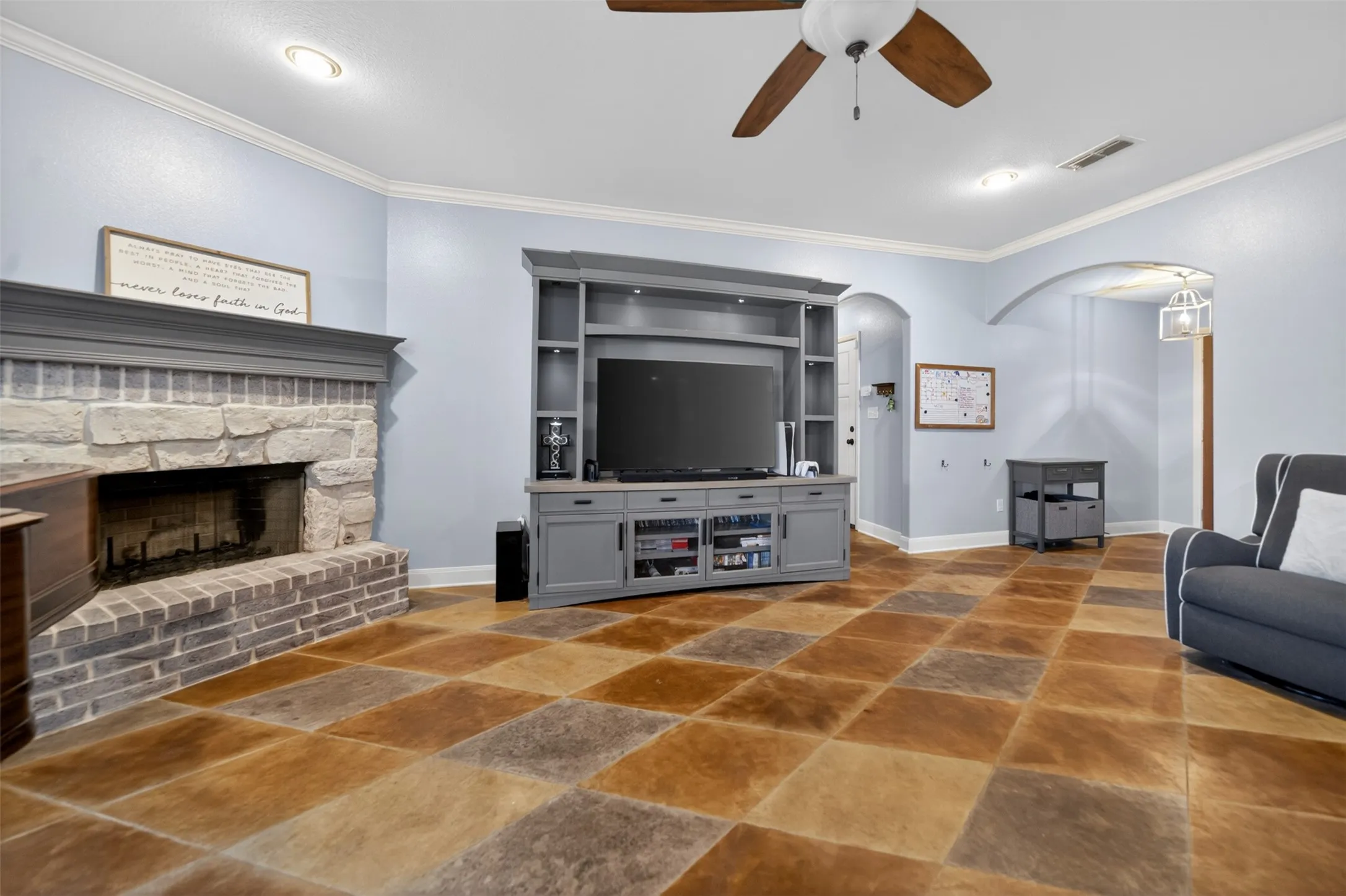 Single Family Residence For Sale in Smith County , 11673 Lanes End Drive, Flint, Texas 75762, 3 Bedroom, 2 Bathroom, 2 Garage spaces, 1,682 Sqft, built in 2009, Preowned, mls#21252735, Real Estate Agent in Flint, Homes For Sale in Smith county, Homes For Sale in Flint, Realtor in Flint Texas, Real Estate Brokerage Independent Realty Texas, Luminita Cordes Realtor