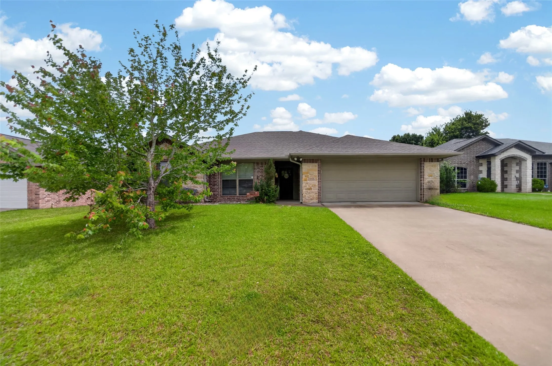 Single Family Residence For Sale in Smith County , 11673 Lanes End Drive, Flint, Texas 75762, 3 Bedroom, 2 Bathroom, 2 Garage spaces, 1,682 Sqft, built in 2009, Preowned, mls#21252735, Real Estate Agent in Flint, Homes For Sale in Smith county, Homes For Sale in Flint, Realtor in Flint Texas, Real Estate Brokerage Independent Realty Texas, Luminita Cordes Realtor
