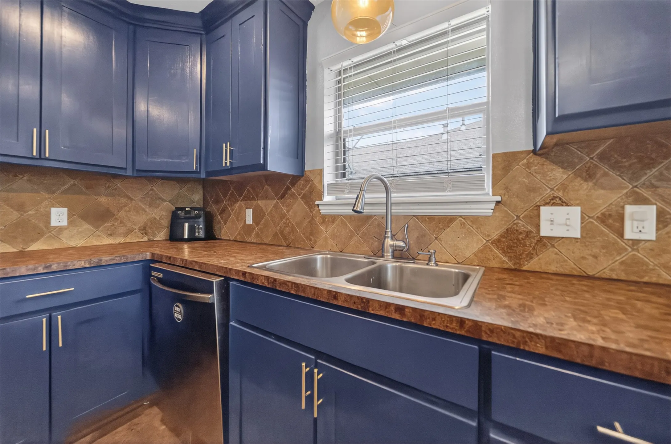 Single Family Residence For Sale in Smith County , 11673 Lanes End Drive, Flint, Texas 75762, 3 Bedroom, 2 Bathroom, 2 Garage spaces, 1,682 Sqft, built in 2009, Preowned, mls#21252735, Real Estate Agent in Flint, Homes For Sale in Smith county, Homes For Sale in Flint, Realtor in Flint Texas, Real Estate Brokerage Independent Realty Texas, Luminita Cordes Realtor