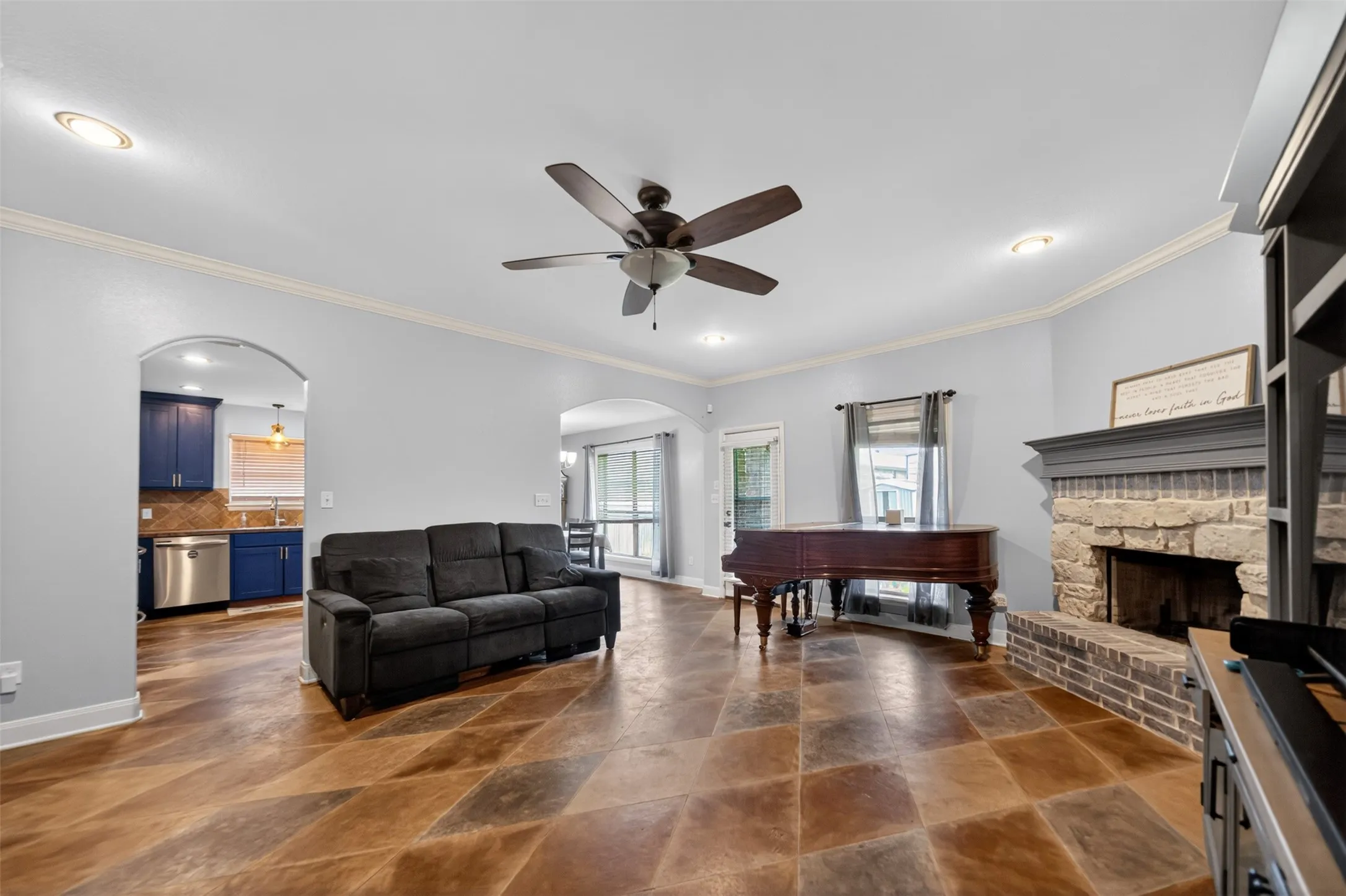 Single Family Residence For Sale in Smith County , 11673 Lanes End Drive, Flint, Texas 75762, 3 Bedroom, 2 Bathroom, 2 Garage spaces, 1,682 Sqft, built in 2009, Preowned, mls#21252735, Real Estate Agent in Flint, Homes For Sale in Smith county, Homes For Sale in Flint, Realtor in Flint Texas, Real Estate Brokerage Independent Realty Texas, Luminita Cordes Realtor