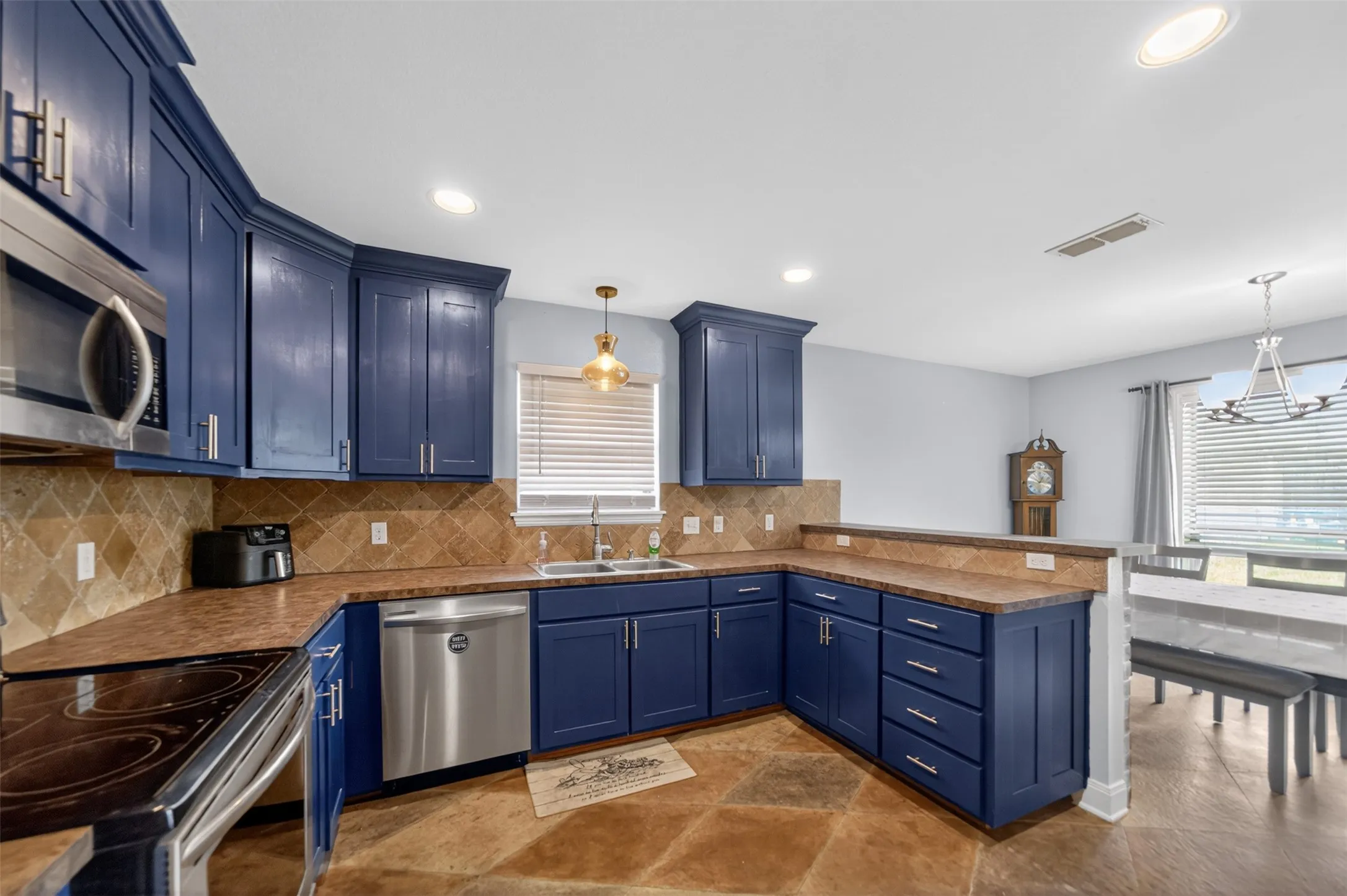 Single Family Residence For Sale in Smith County , 11673 Lanes End Drive, Flint, Texas 75762, 3 Bedroom, 2 Bathroom, 2 Garage spaces, 1,682 Sqft, built in 2009, Preowned, mls#21252735, Real Estate Agent in Flint, Homes For Sale in Smith county, Homes For Sale in Flint, Realtor in Flint Texas, Real Estate Brokerage Independent Realty Texas, Luminita Cordes Realtor