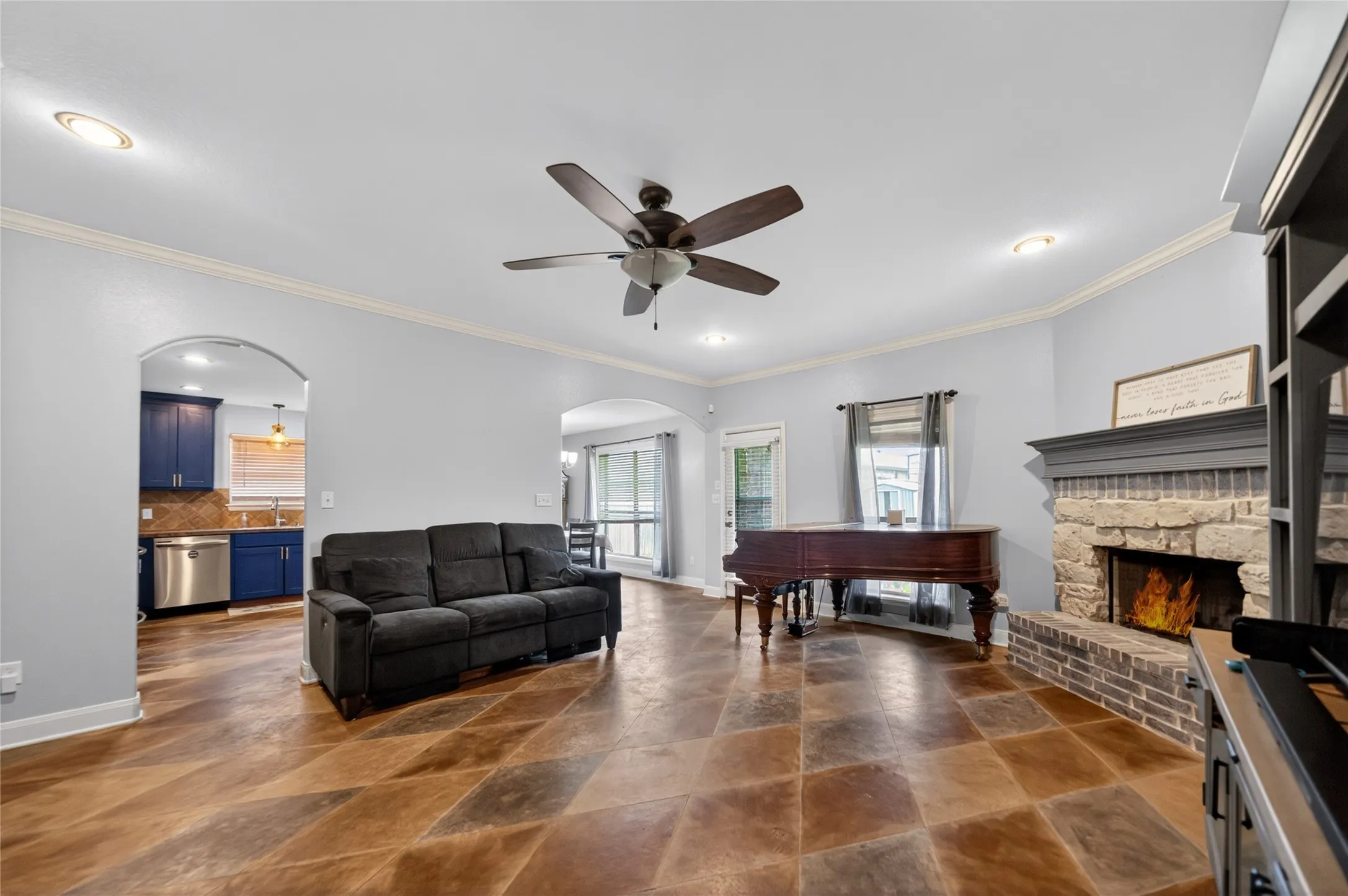 Single Family Residence For Sale in Smith County , 11673 Lanes End Drive, Flint, Texas 75762, 3 Bedroom, 2 Bathroom, 2 Garage spaces, 1,682 Sqft, built in 2009, Preowned, mls#21252735, Real Estate Agent in Flint, Homes For Sale in Smith county, Homes For Sale in Flint, Realtor in Flint Texas, Real Estate Brokerage Independent Realty Texas, Luminita Cordes Realtor