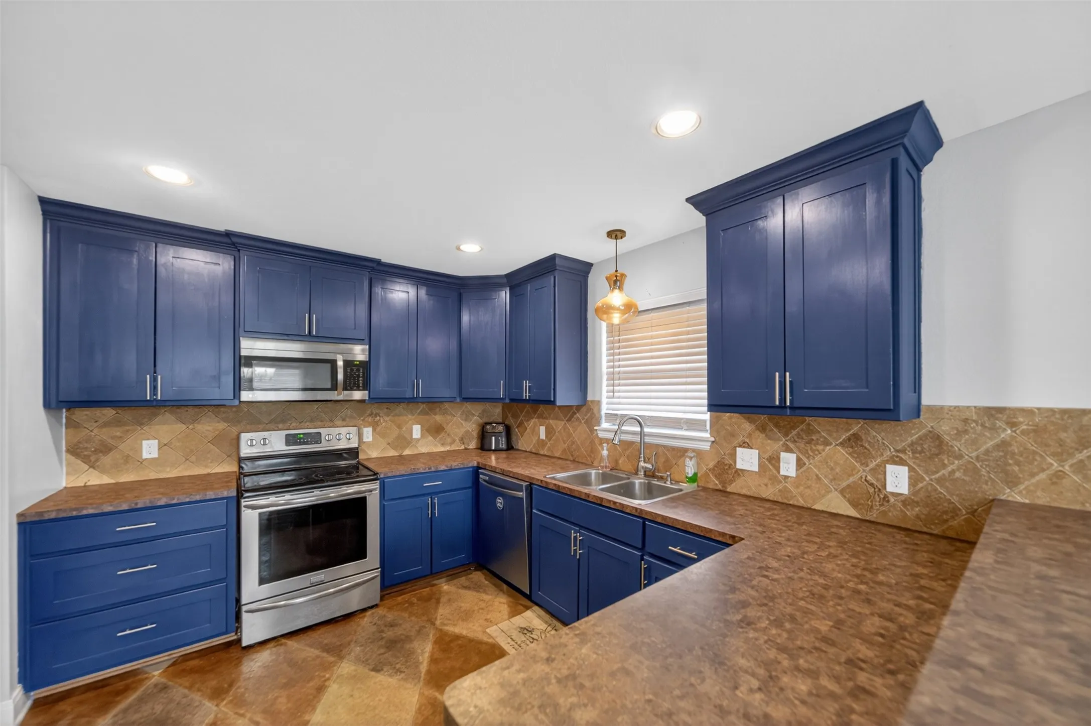 Single Family Residence For Sale in Smith County , 11673 Lanes End Drive, Flint, Texas 75762, 3 Bedroom, 2 Bathroom, 2 Garage spaces, 1,682 Sqft, built in 2009, Preowned, mls#21252735, Real Estate Agent in Flint, Homes For Sale in Smith county, Homes For Sale in Flint, Realtor in Flint Texas, Real Estate Brokerage Independent Realty Texas, Luminita Cordes Realtor