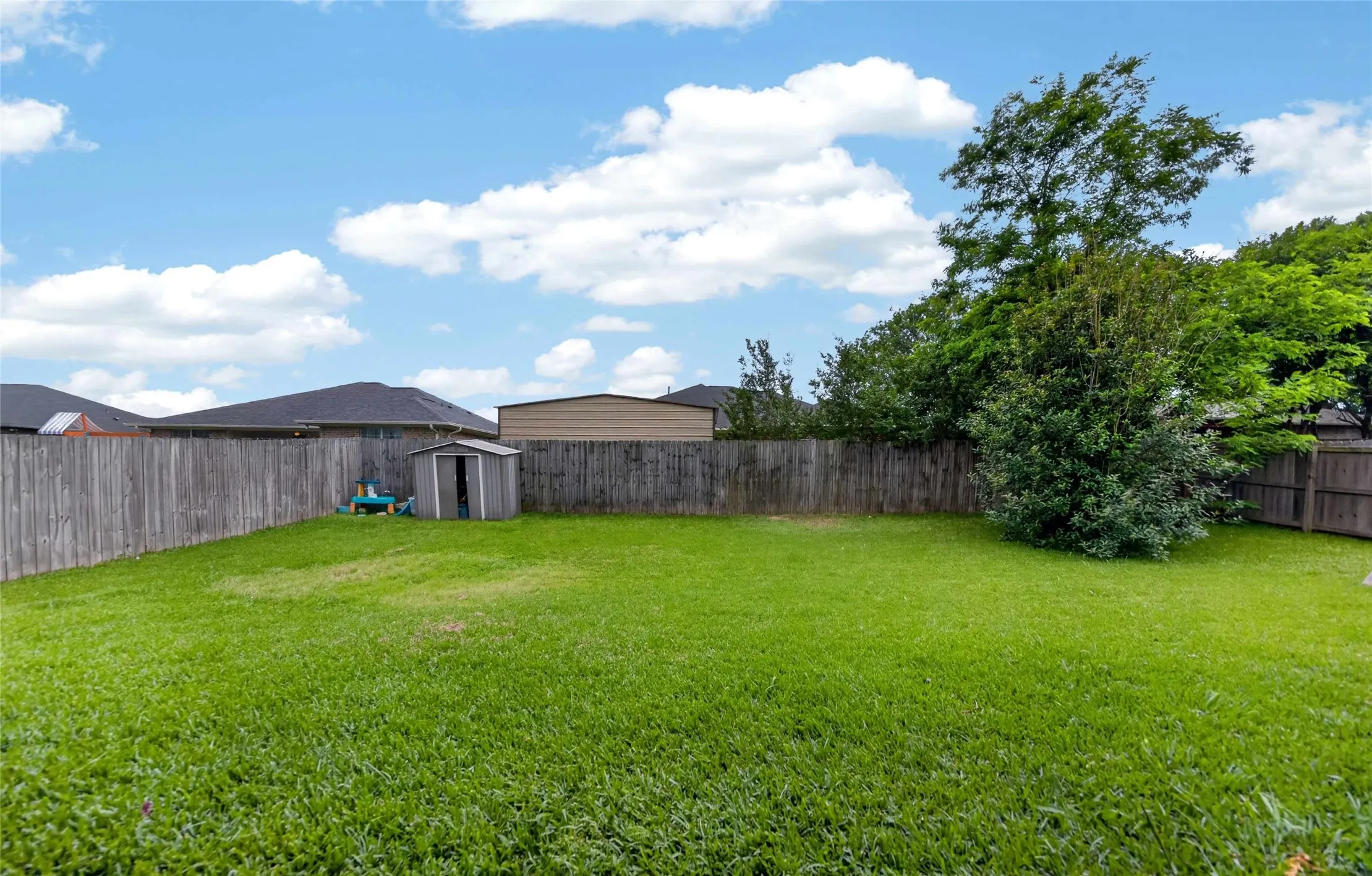 Single Family Residence For Sale in Smith County , 11673 Lanes End Drive, Flint, Texas 75762, 3 Bedroom, 2 Bathroom, 2 Garage spaces, 1,682 Sqft, built in 2009, Preowned, mls#21252735, Real Estate Agent in Flint, Homes For Sale in Smith county, Homes For Sale in Flint, Realtor in Flint Texas, Real Estate Brokerage Independent Realty Texas, Luminita Cordes Realtor