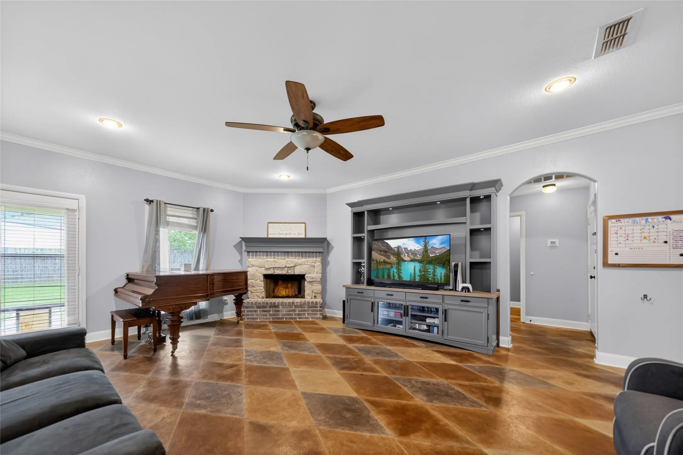 Single Family Residence For Sale in Smith County , 11673 Lanes End Drive, Flint, Texas 75762, 3 Bedroom, 2 Bathroom, 2 Garage spaces, 1,682 Sqft, built in 2009, Preowned, mls#21252735, Real Estate Agent in Flint, Homes For Sale in Smith county, Homes For Sale in Flint, Realtor in Flint Texas, Real Estate Brokerage Independent Realty Texas, Luminita Cordes Realtor