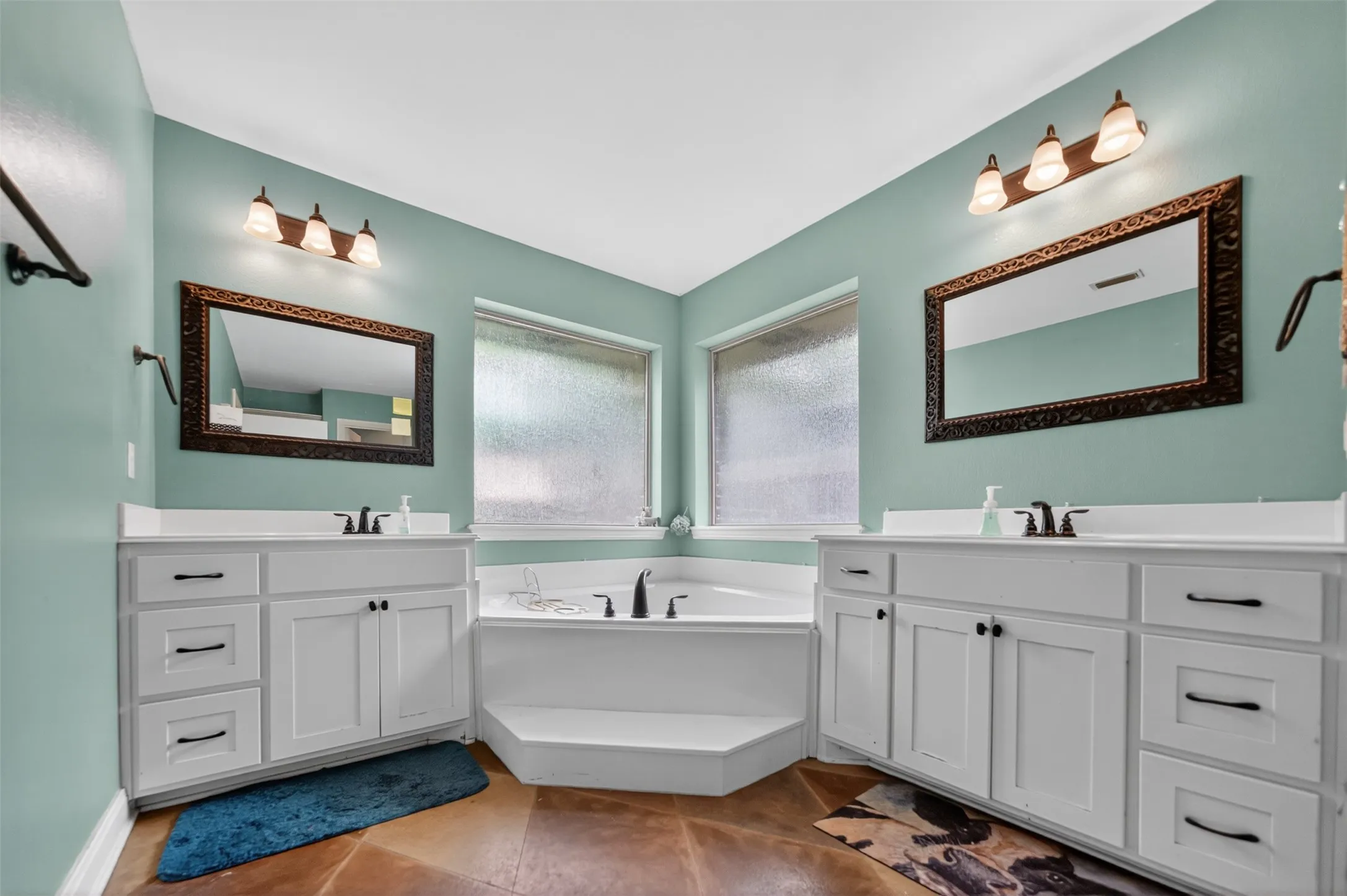 Single Family Residence For Sale in Smith County , 11673 Lanes End Drive, Flint, Texas 75762, 3 Bedroom, 2 Bathroom, 2 Garage spaces, 1,682 Sqft, built in 2009, Preowned, mls#21252735, Real Estate Agent in Flint, Homes For Sale in Smith county, Homes For Sale in Flint, Realtor in Flint Texas, Real Estate Brokerage Independent Realty Texas, Luminita Cordes Realtor